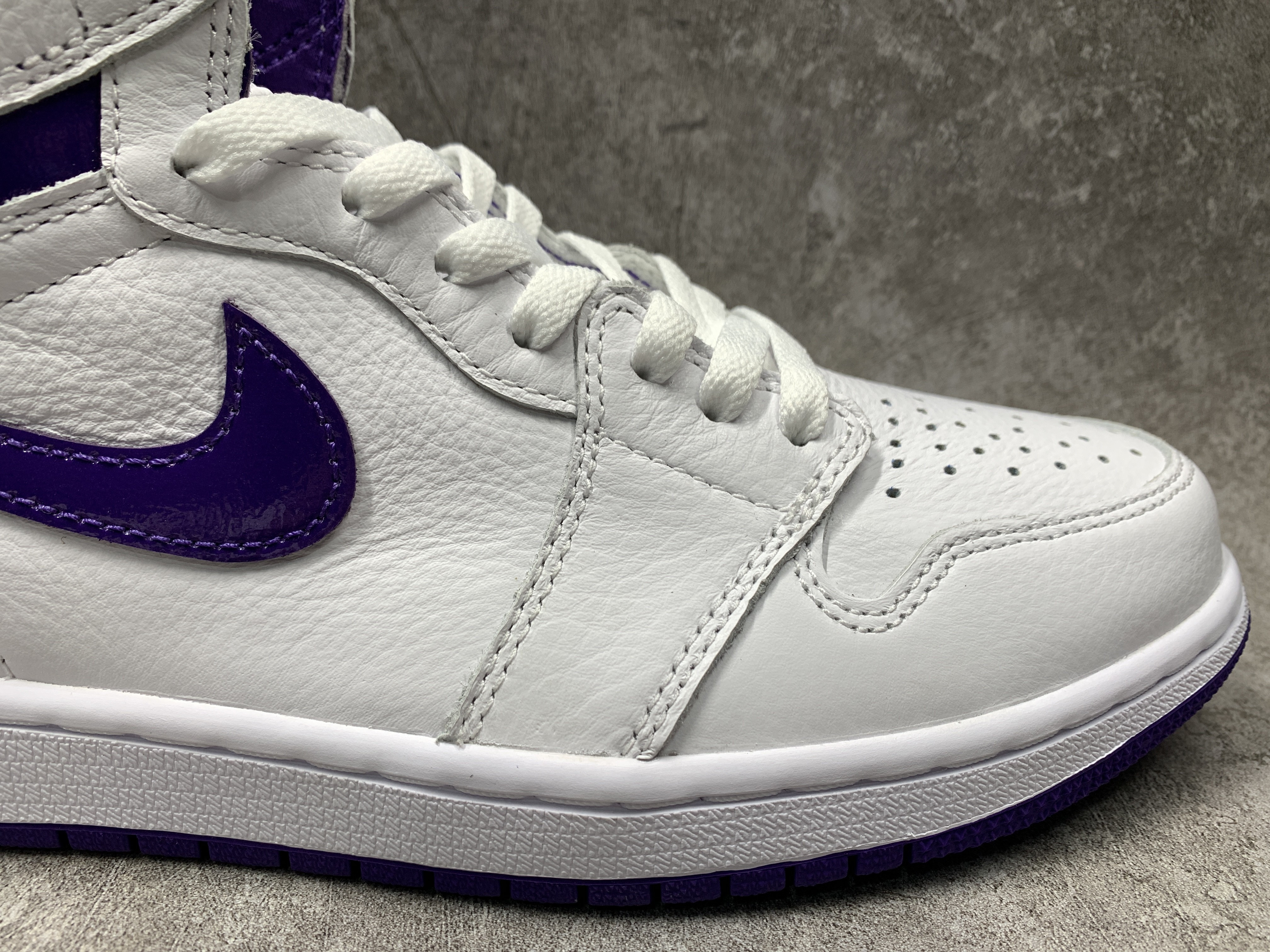 Air Jordan 1 Retro High White/Court Purple