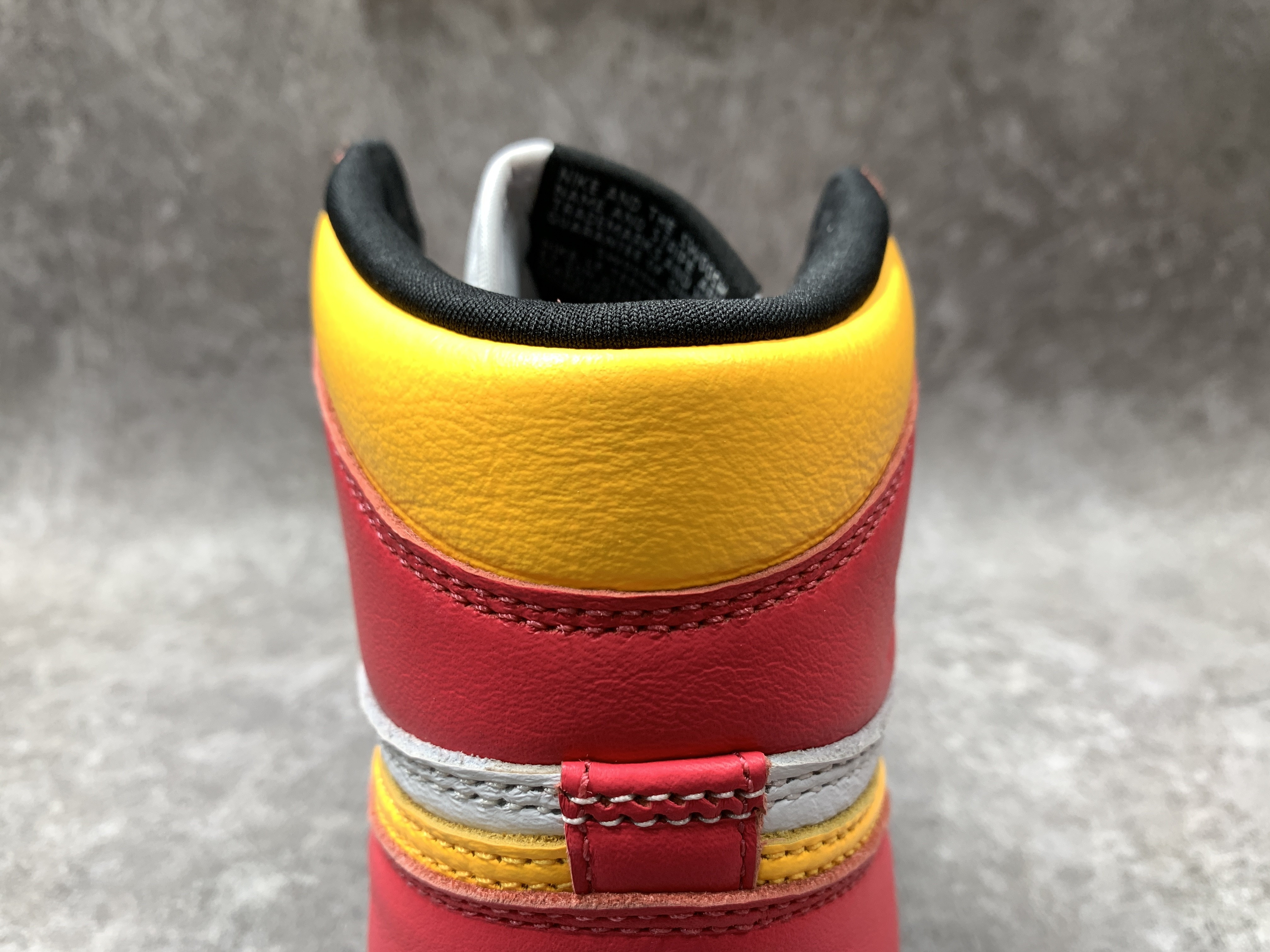 Air Jordan 1 Retro High OG Light Fusion Red