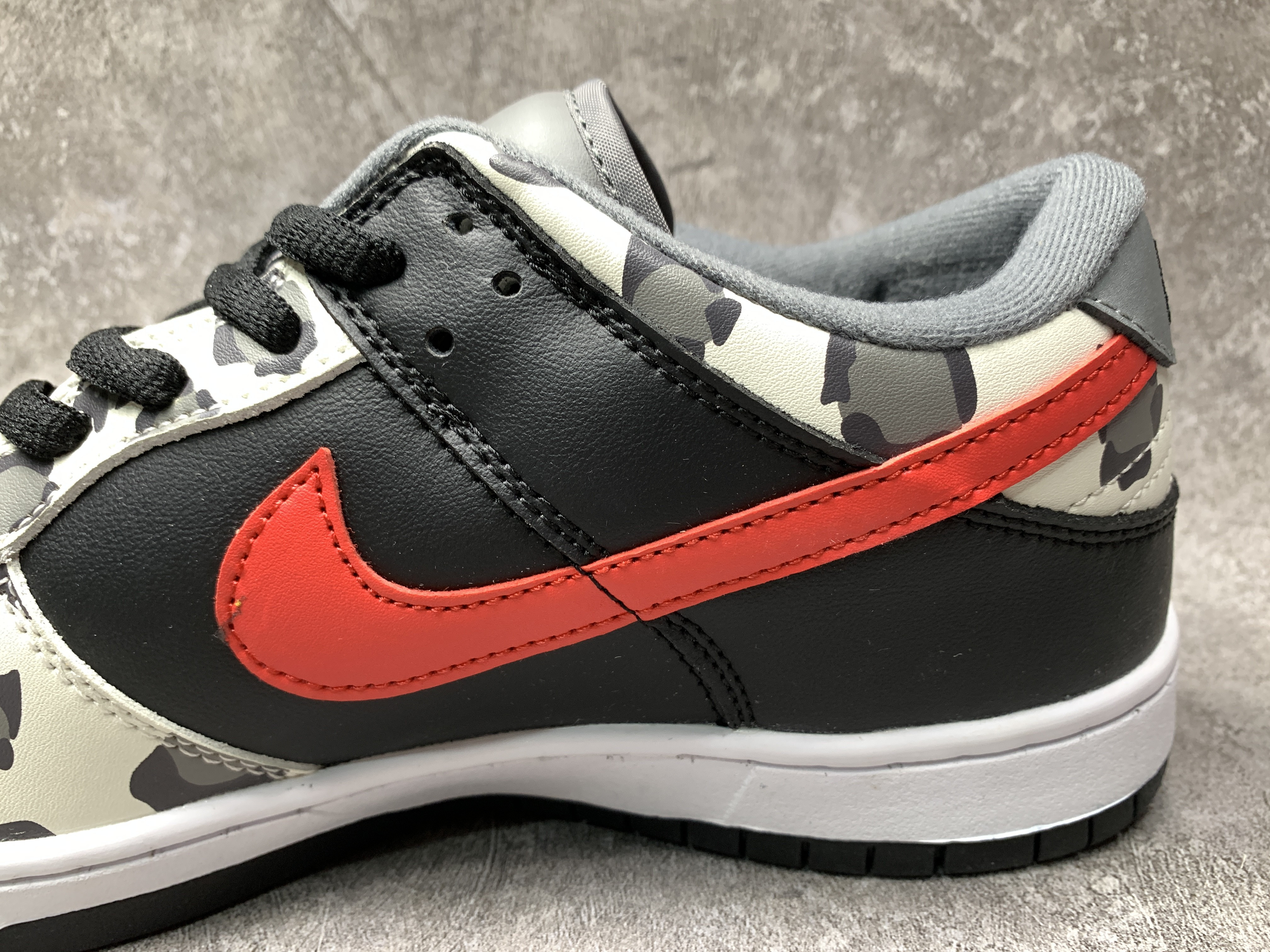 Nike Dunk SB Low Graffiti