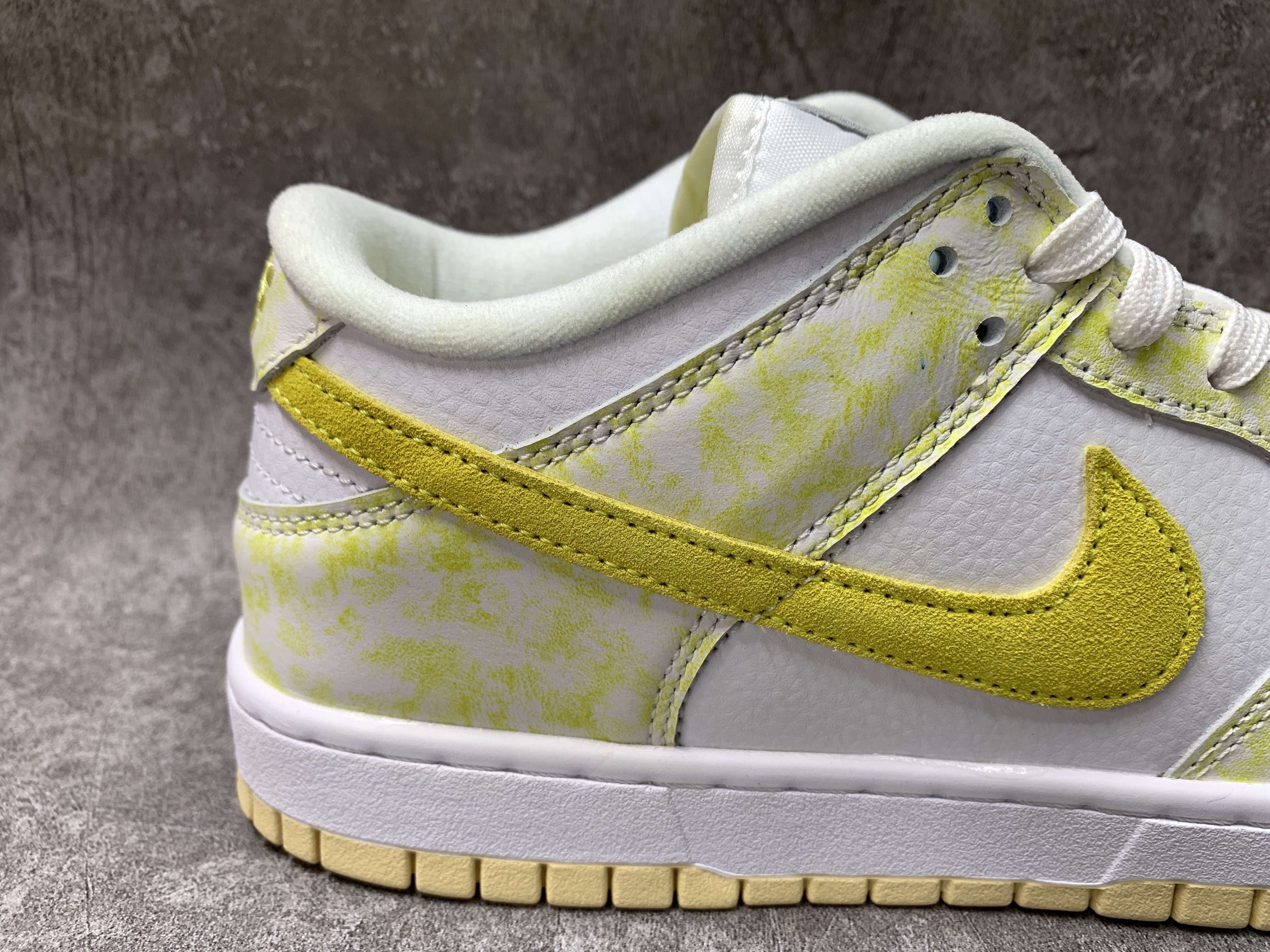 Nike Dunk Low Yellow Strike