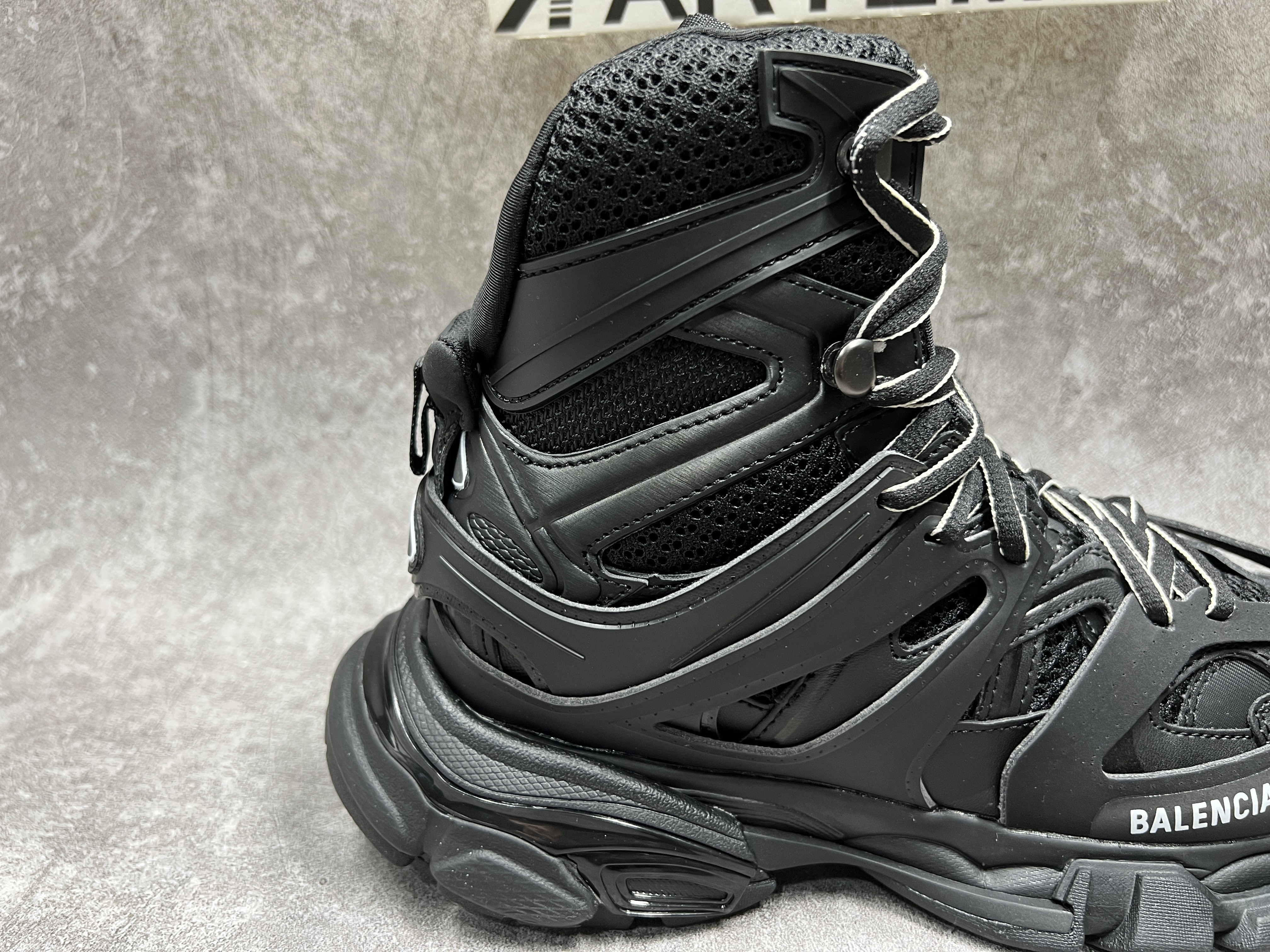 Balenciga Track Hike Black