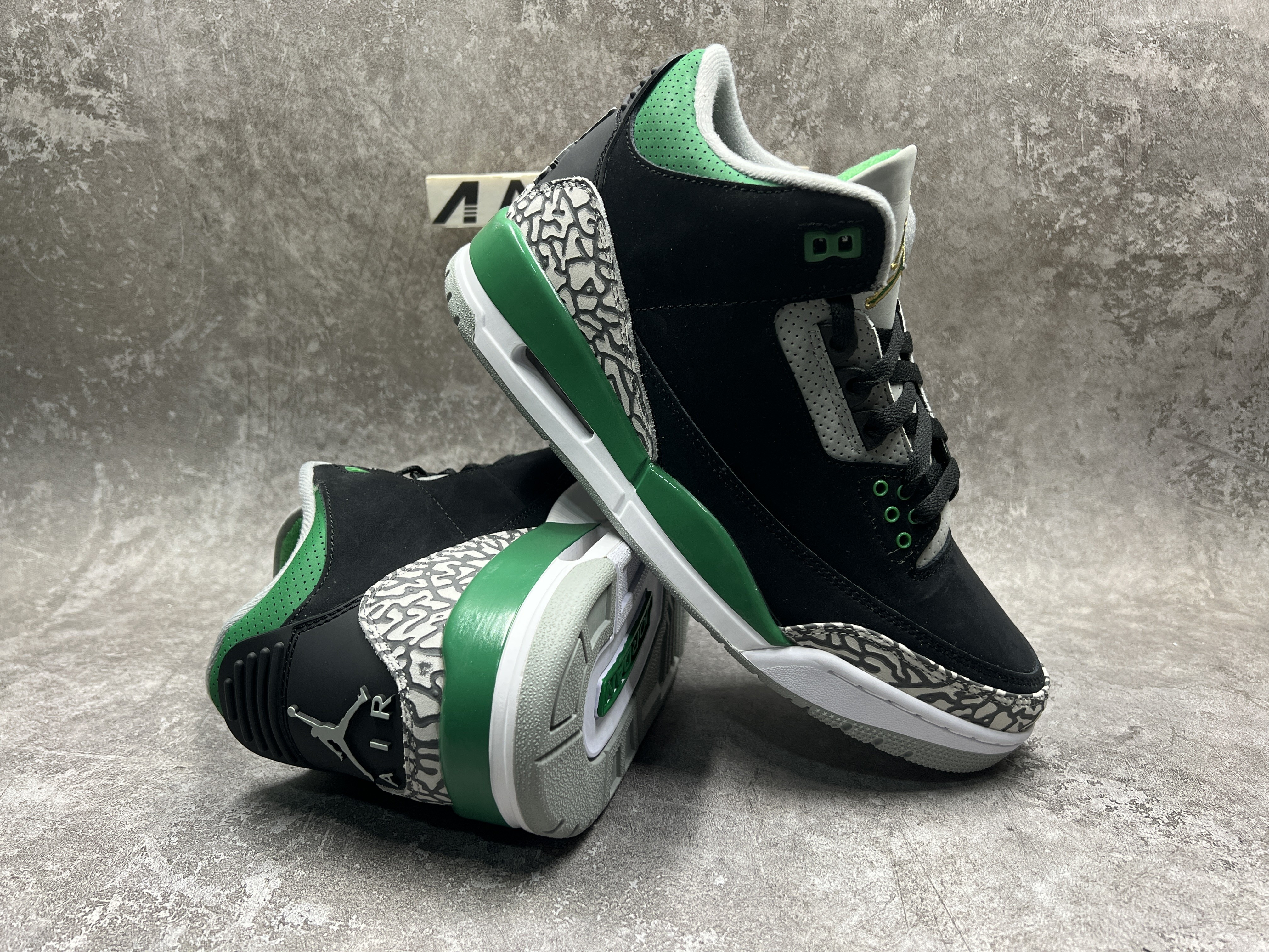 Air Jordan 3  Retro Pine Green