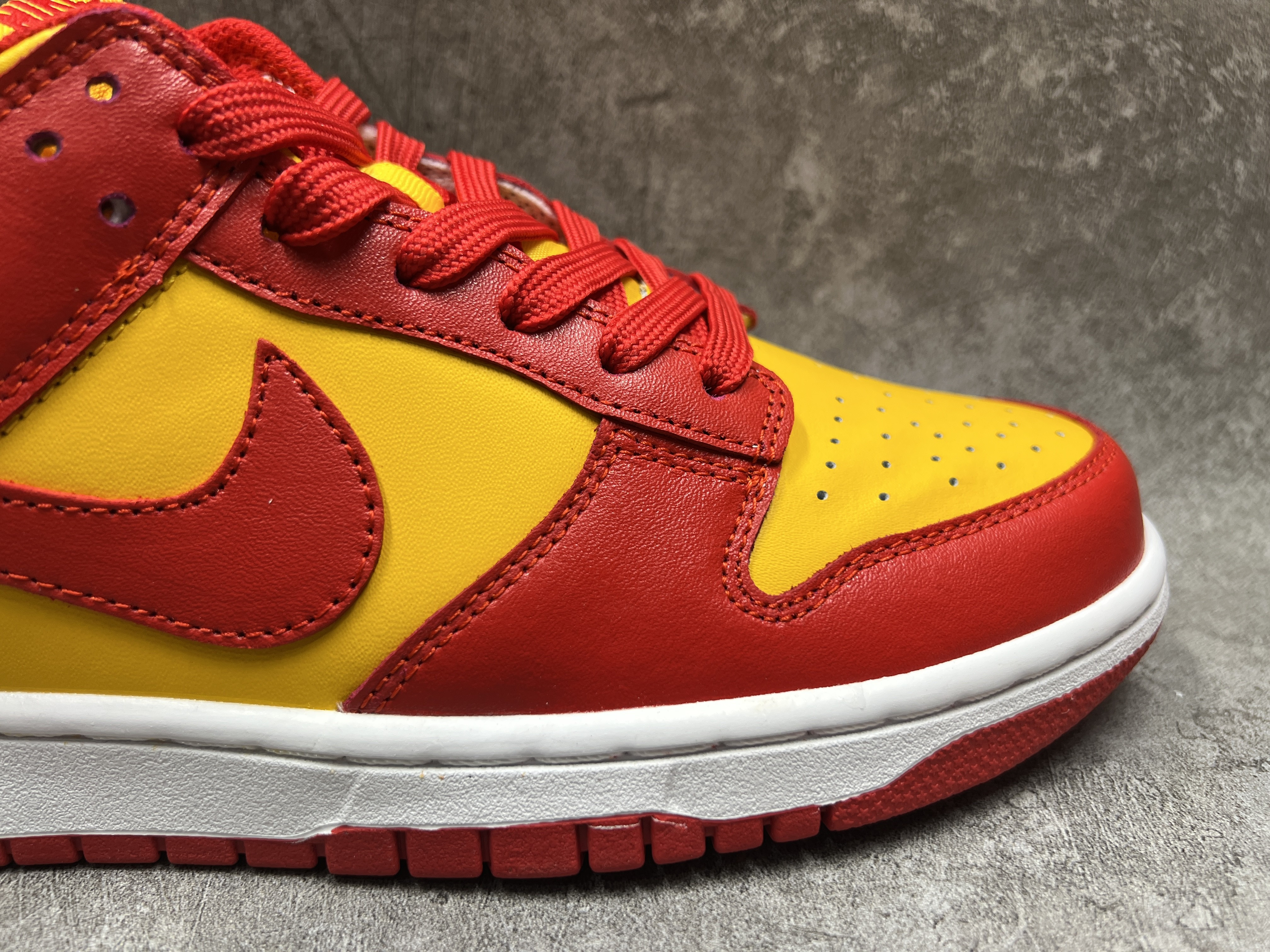 Nike Dunk Low Midas Gold