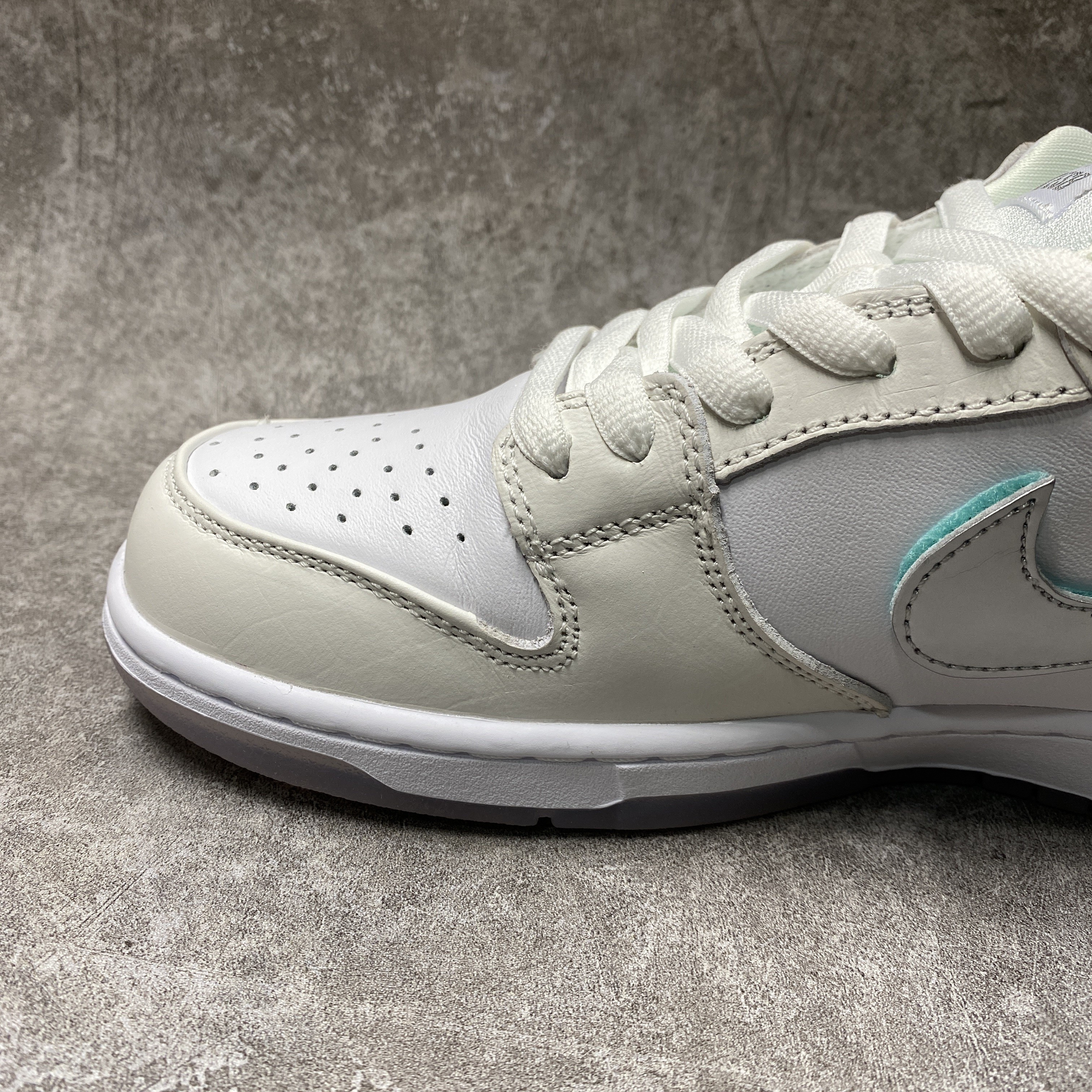 Nike SB Dunk Low Diamond S*pply Co White Diamond
