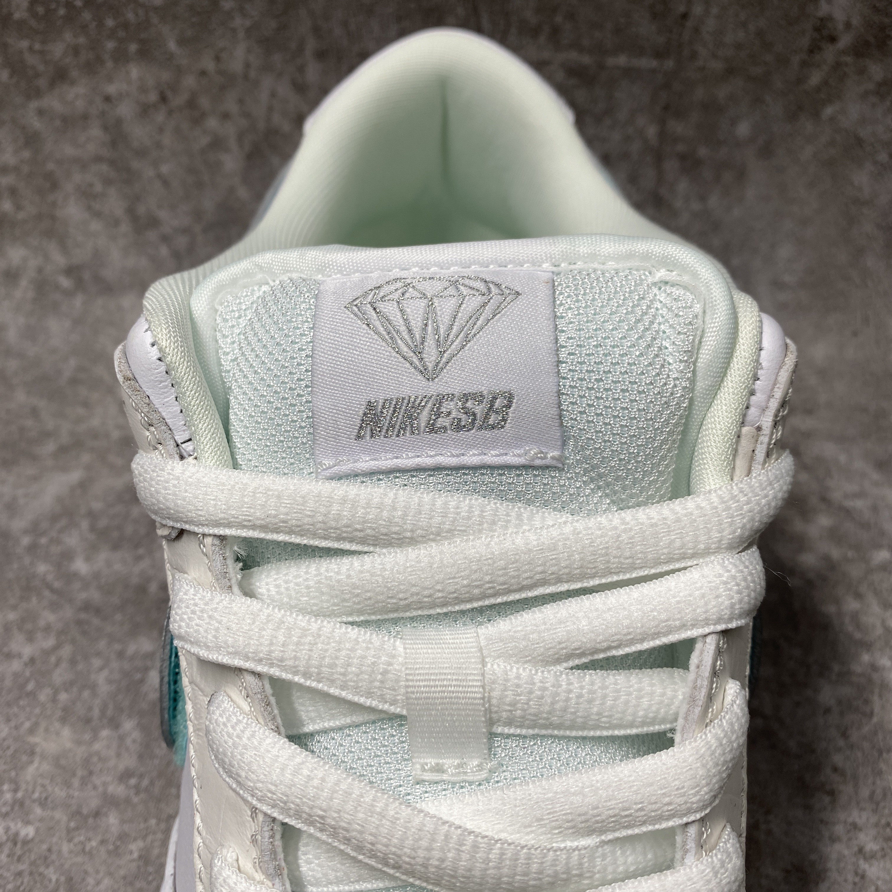 Nike SB Dunk Low Diamond S*pply Co White Diamond