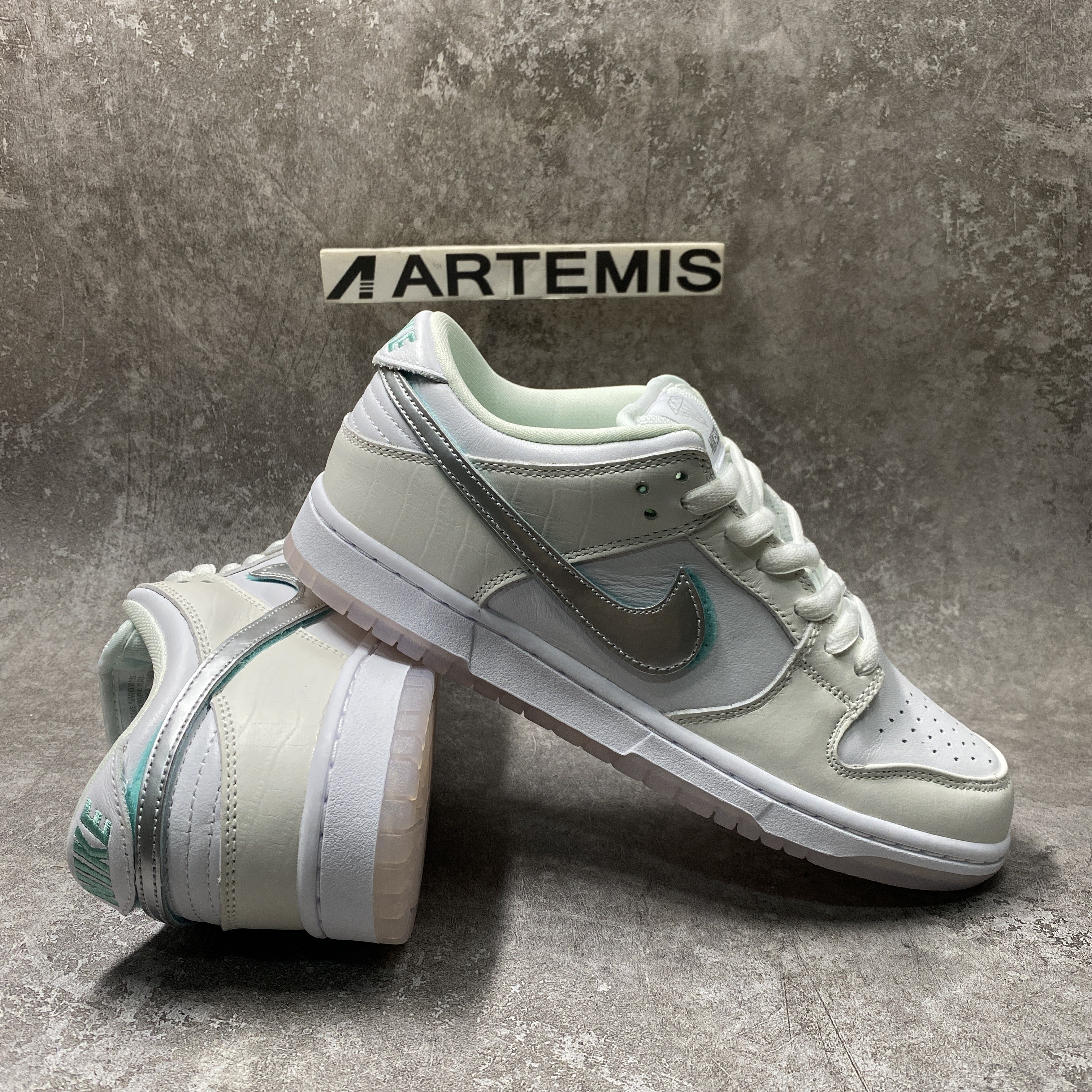 Nike SB Dunk Low Diamond S*pply Co White Diamond