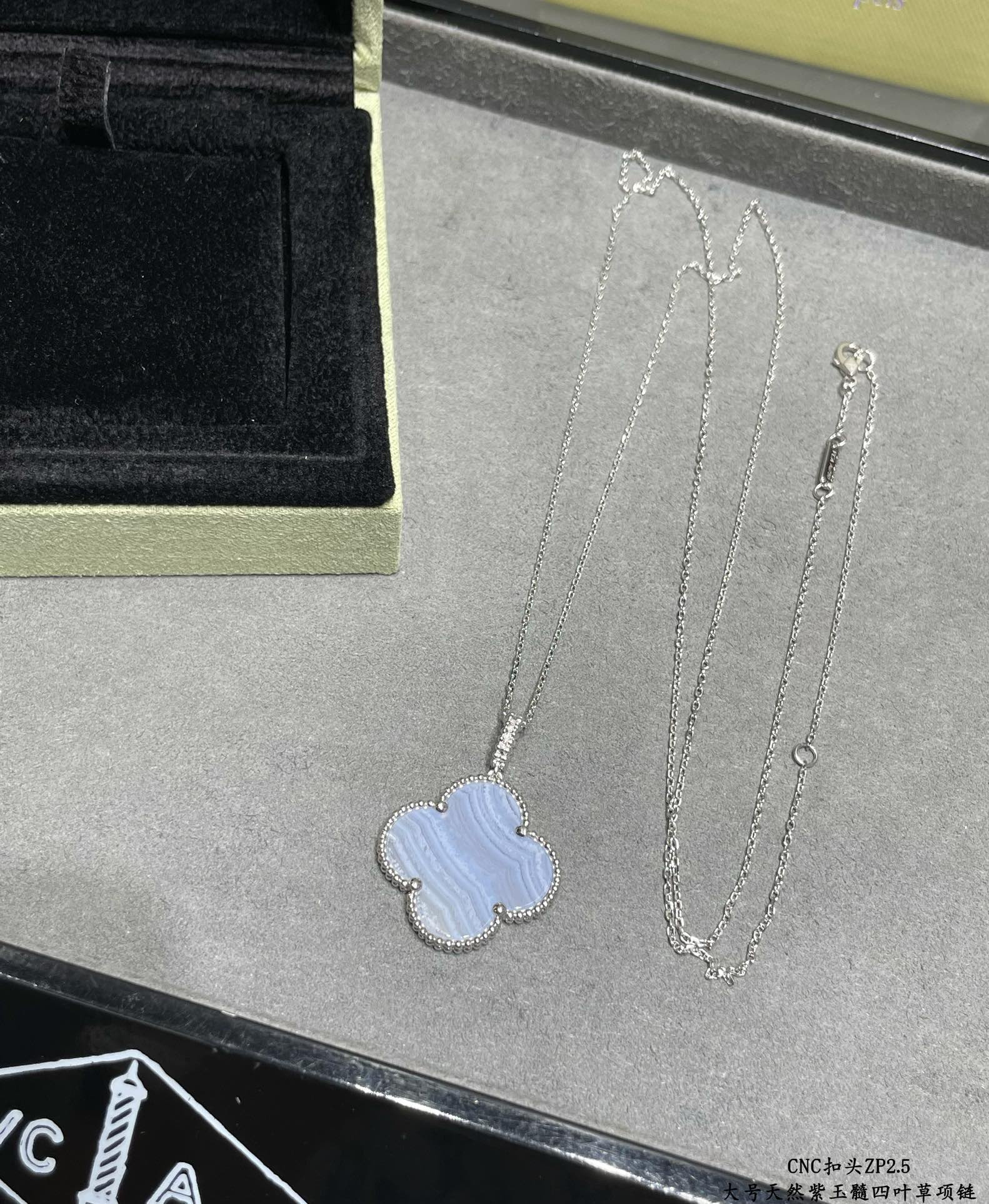 V*N CL*F & Arpels Large Four Leaf Clover Necklace Diameter approx 2.5cm,Chain length approx 80cm