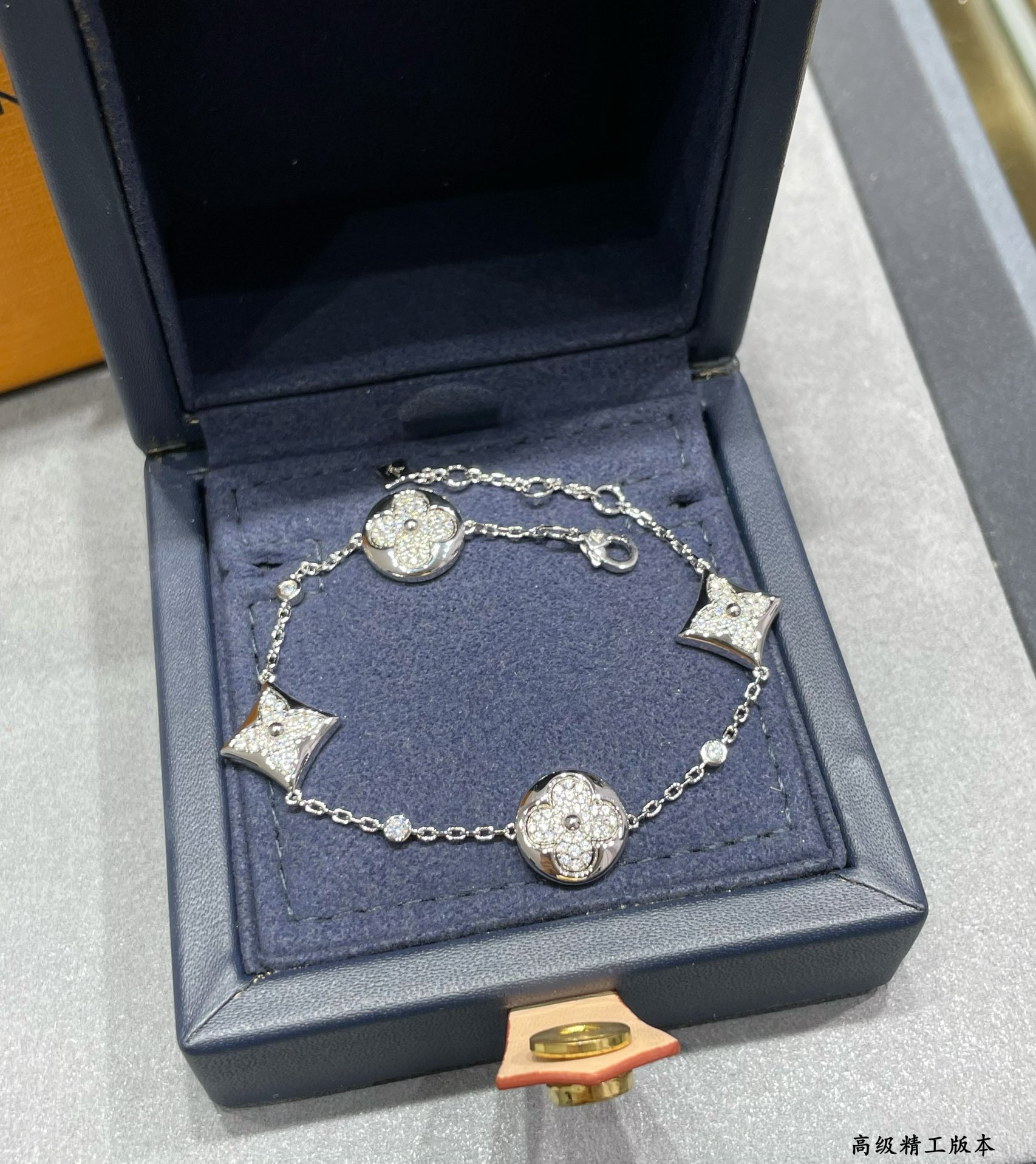 L0*is V*t0n Large Four-Flower Full Diamond Bracelet