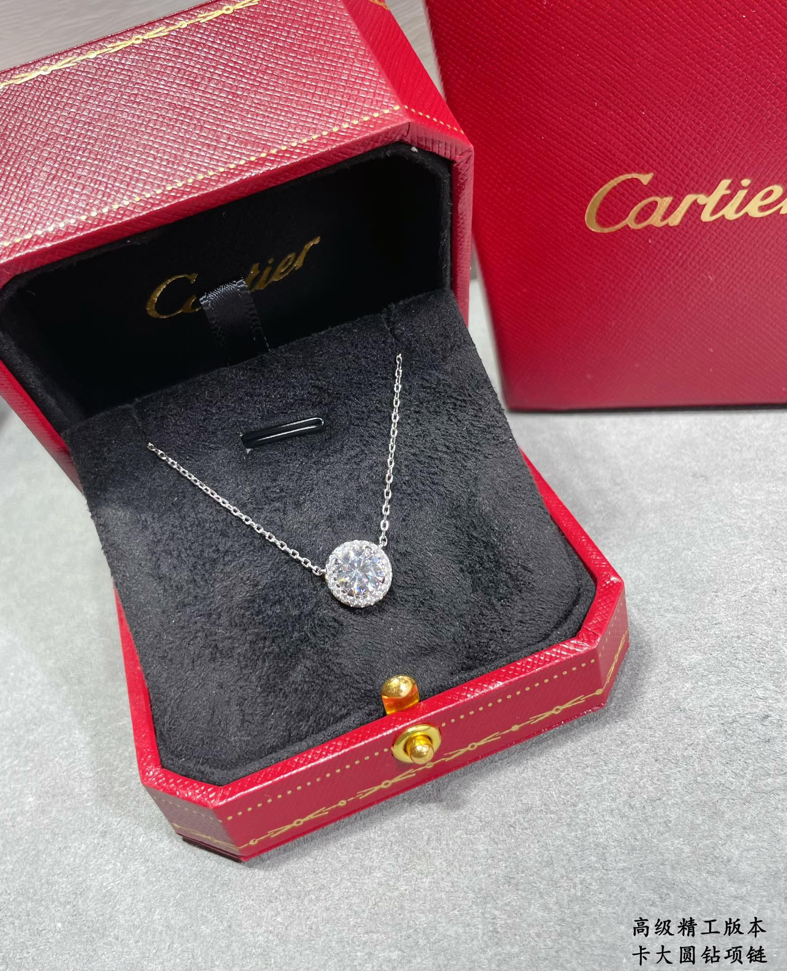 Ca*t*er Large round diamond Necklace