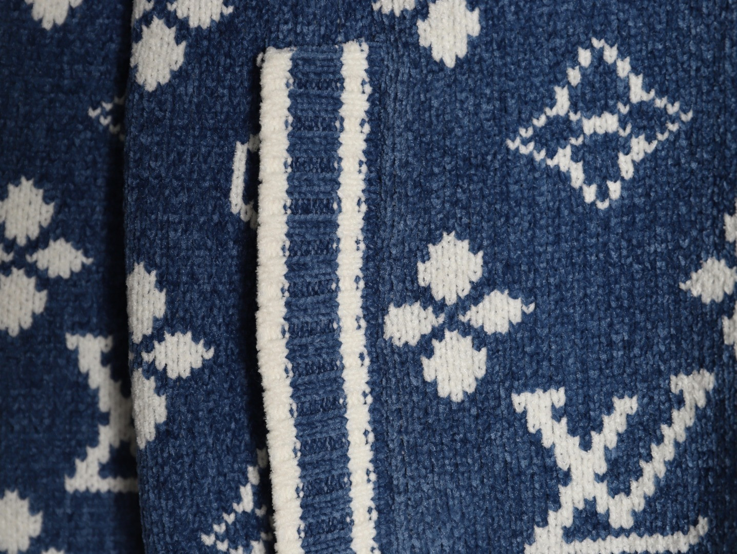 L0*is V*t0n LV 25ss Cardigan Sweaters