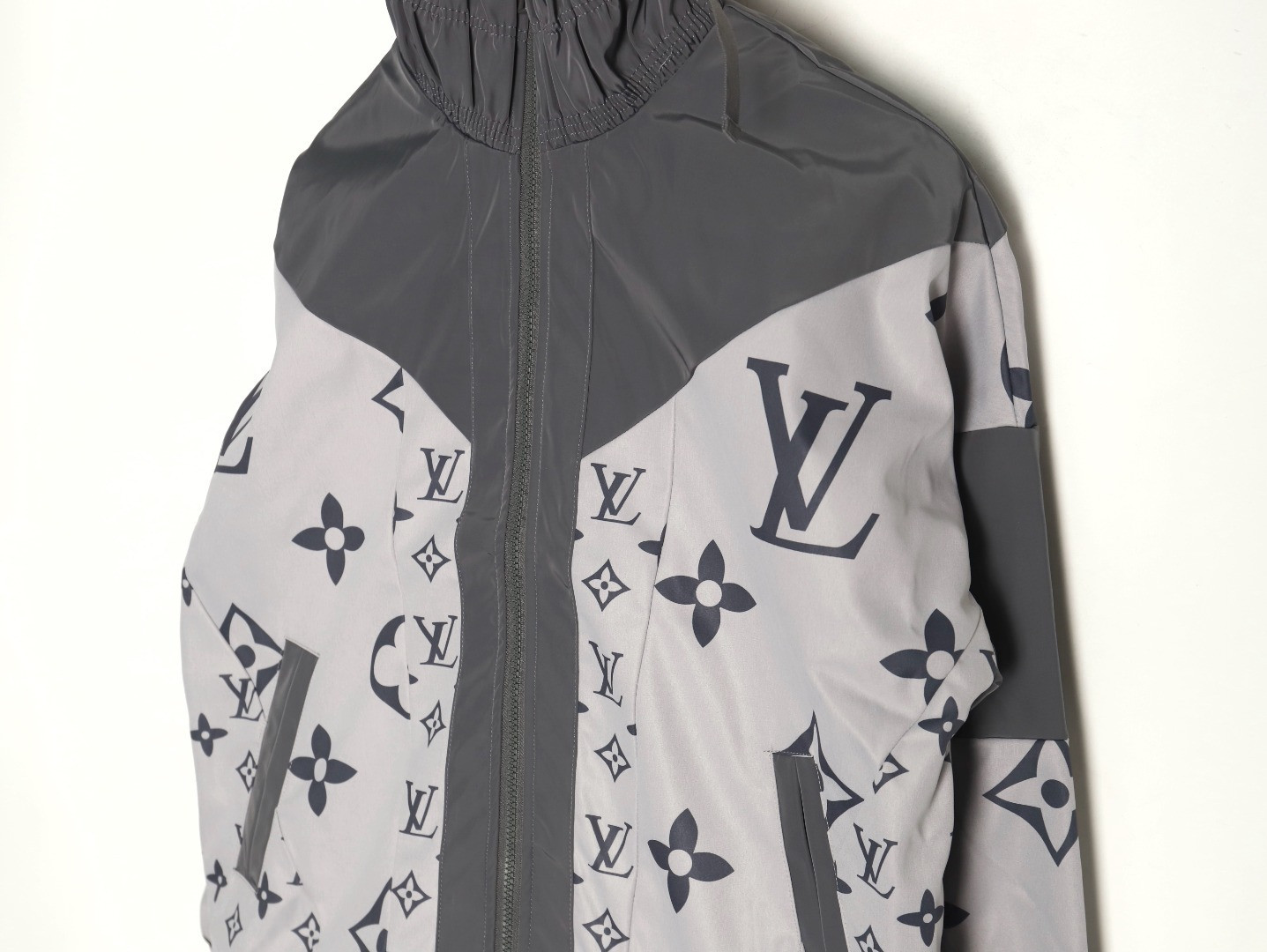 L0*is V*t0n LV Coats