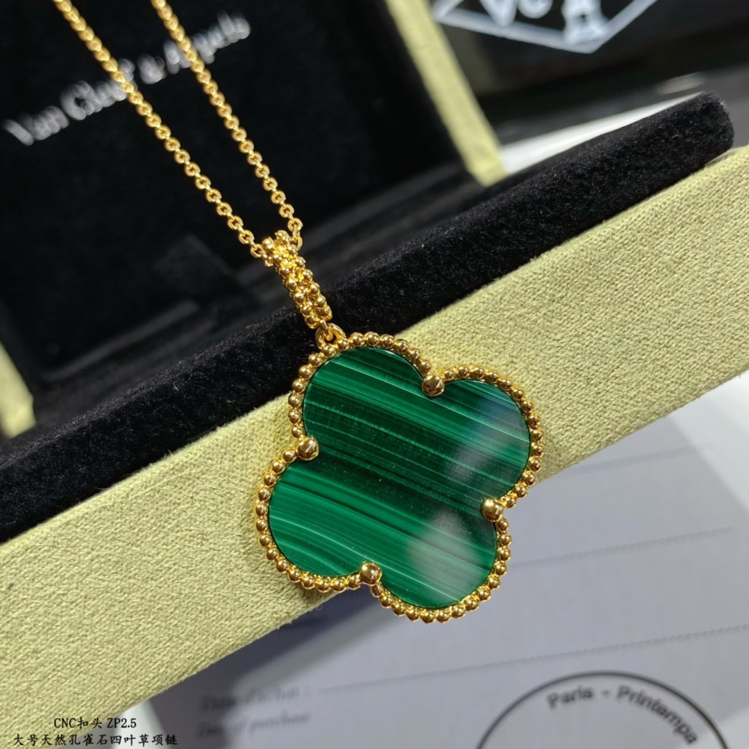 V*N CL*F & Arpels Large Four Leaf Clover Necklace Diameter approx 2.5cm,Chain length approx 80cm