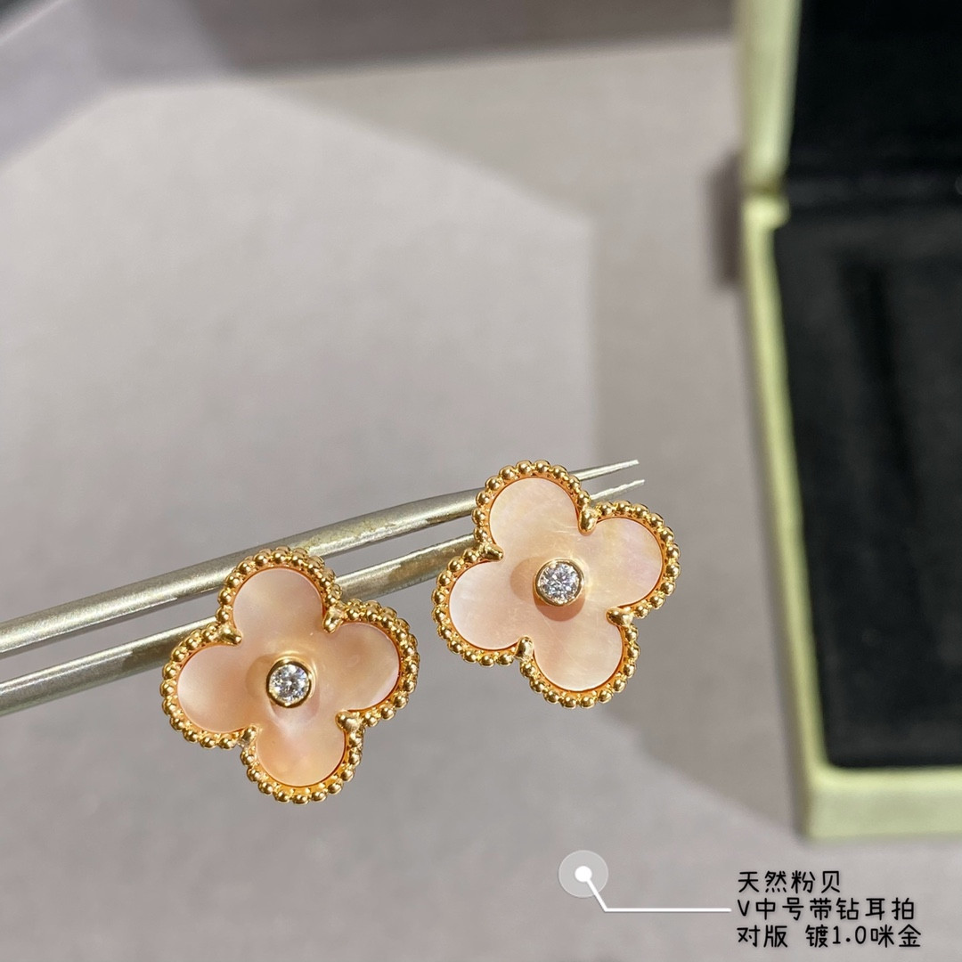 V*N CL*F & Arpels Natural pink shell with diamond four-leaf clover Earrings