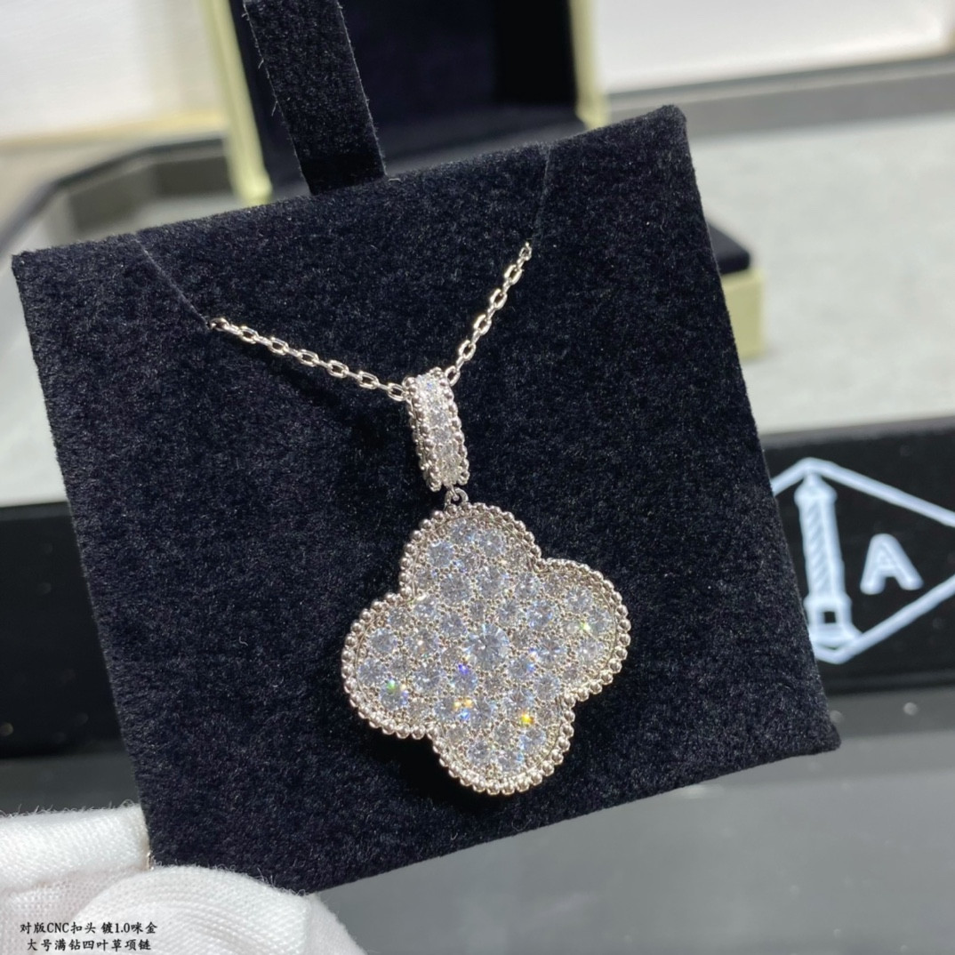 V*N CL*F & Arpels Large Four Leaf Clover Necklace Diameter approx 2.5cm,Chain length approx 80cm
