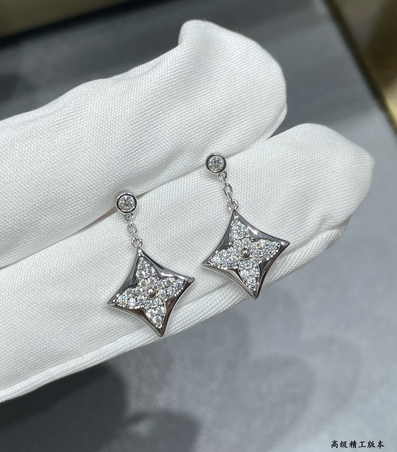 L0*is V*t0n Square diamond Earrings