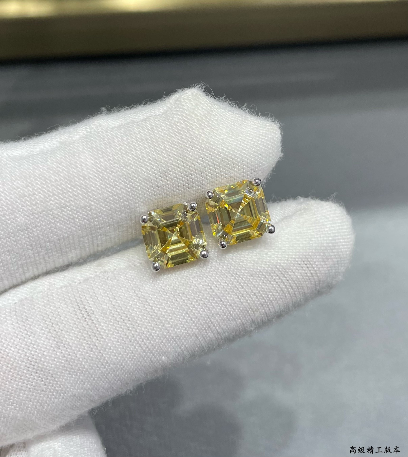 T*f*ny & Co. Four-Prong Stud Earrings 7x7mm Ag925