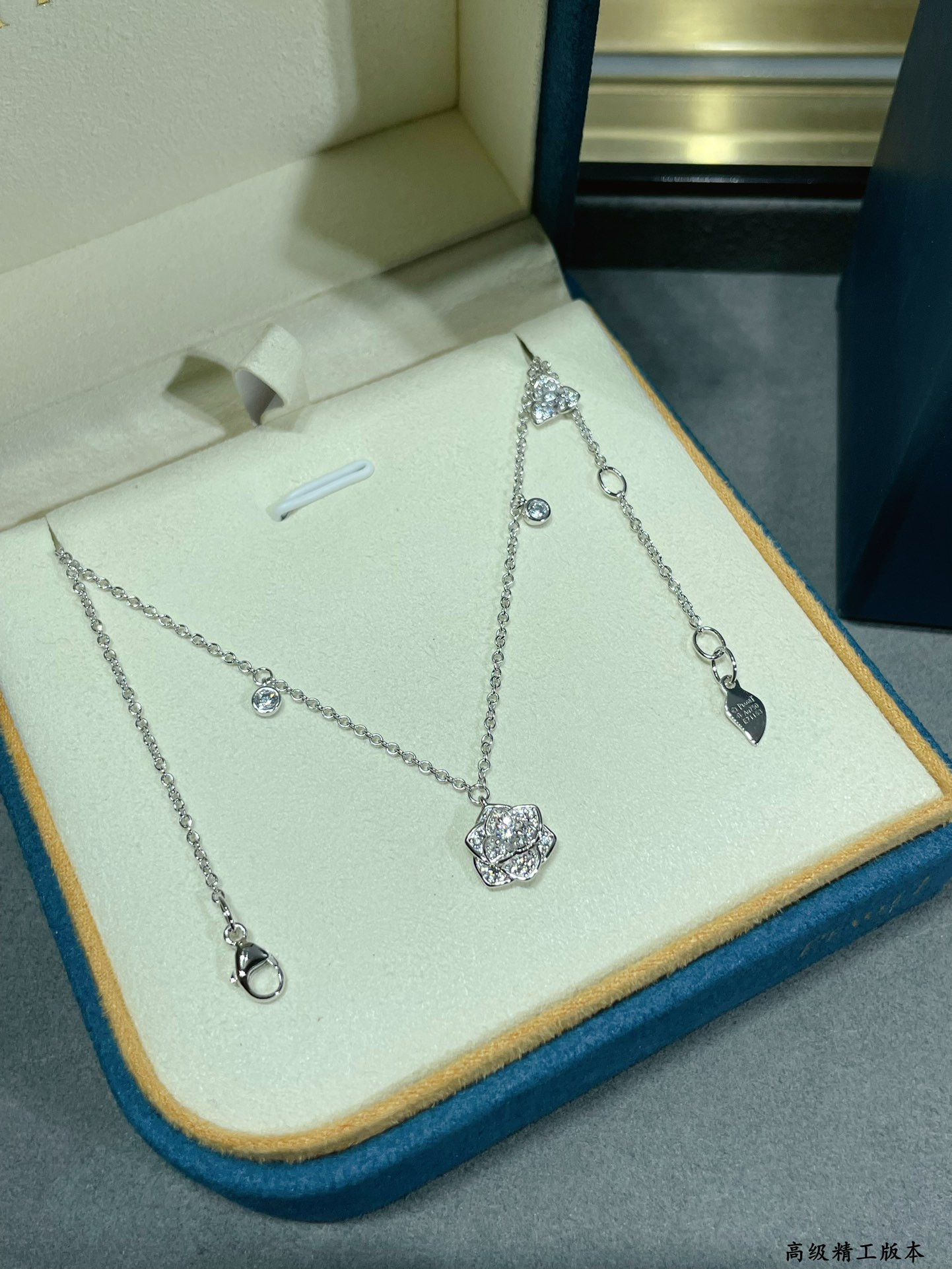 Piaget fully diamond-encrusted flower Necklace