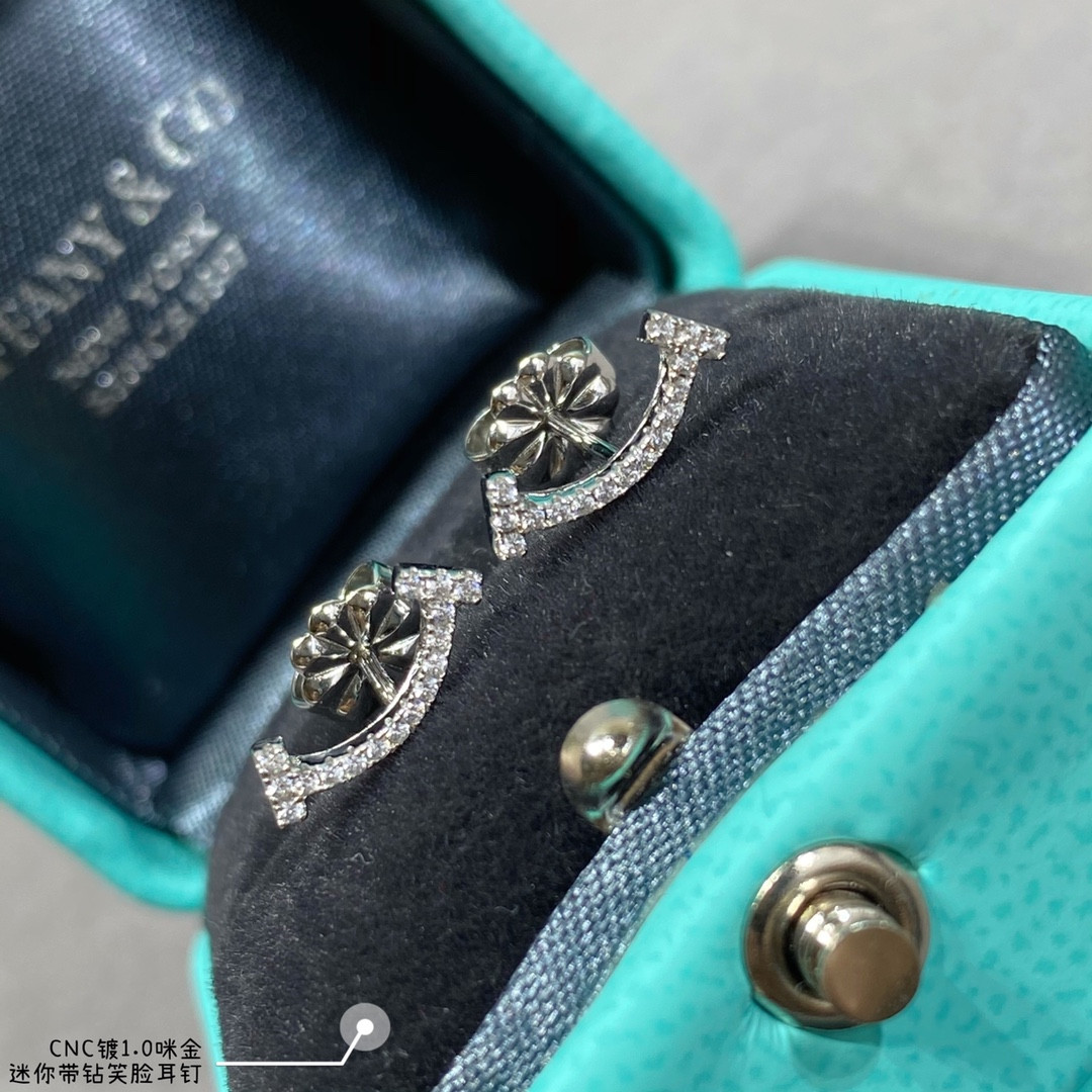 T*f*ny & Co. Mini Smile With diamond Stud Earrings