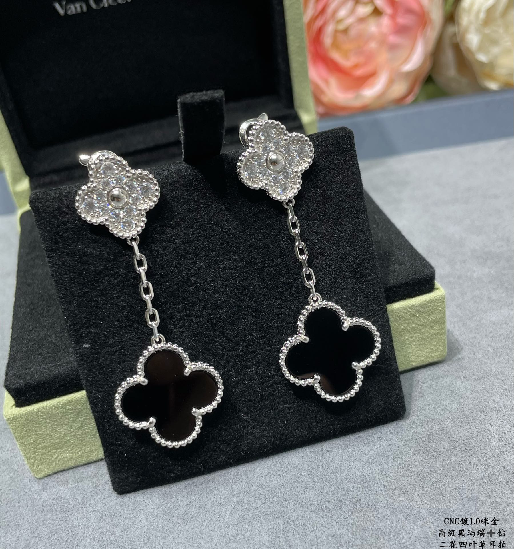 V*N CL*F & Arpels High-grade black agate with diamond two-flower four-leaf clover Earrings