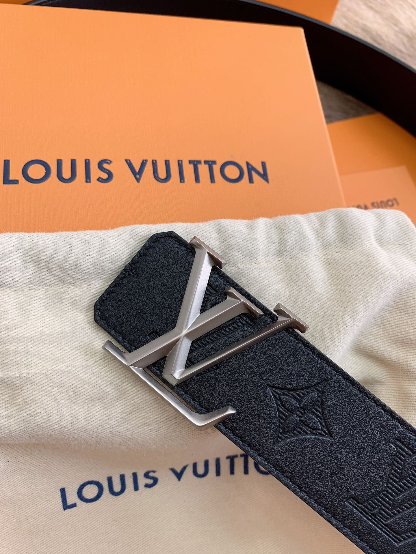 LV L0*is V*t0n 40MM BELT