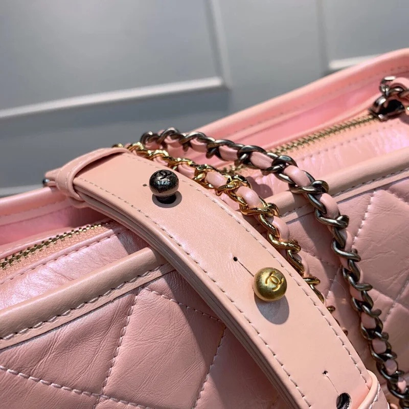 Ch*el Alessandra Ambrosio pearl bag