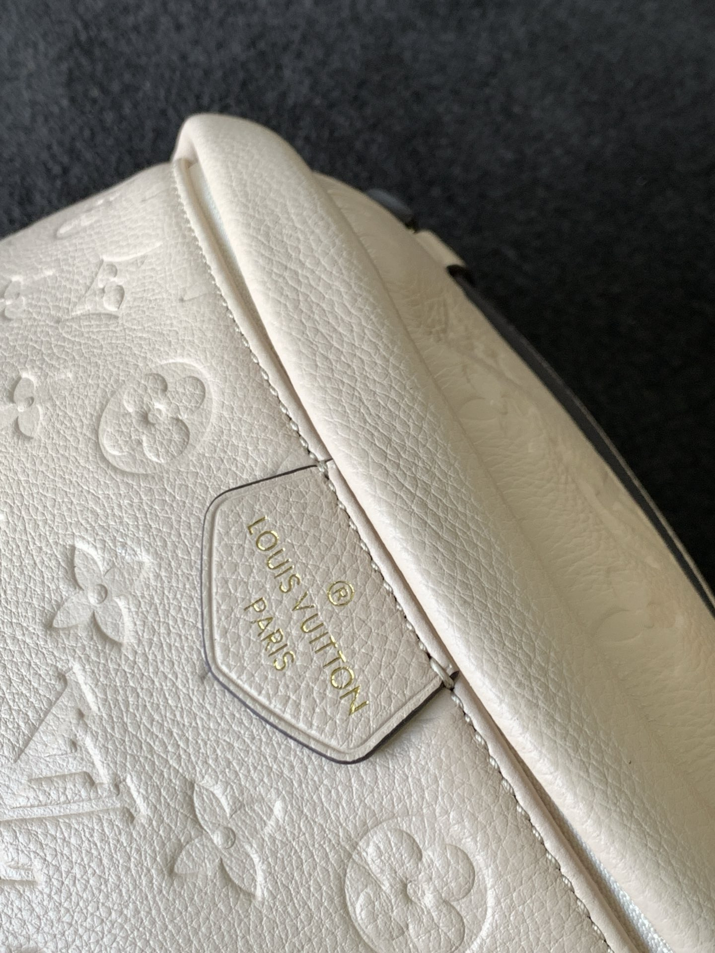 L0*is V*t0n LV Bumbag Monogram Empreinte Creme M44836 37 x14 x20CM
