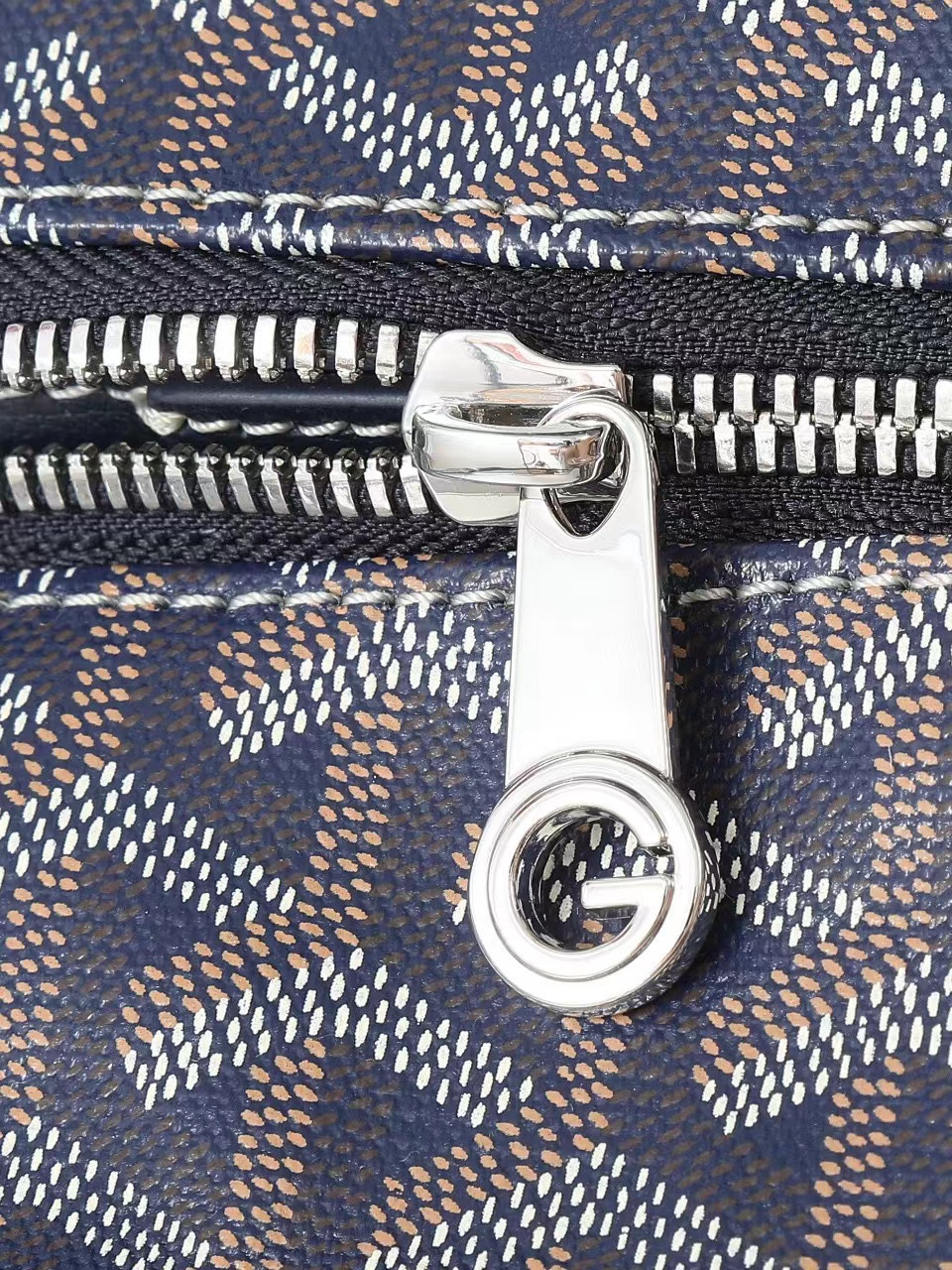 Go*ard Saint L0*is Zipper Bag 30cm x 17cm x 50 cm