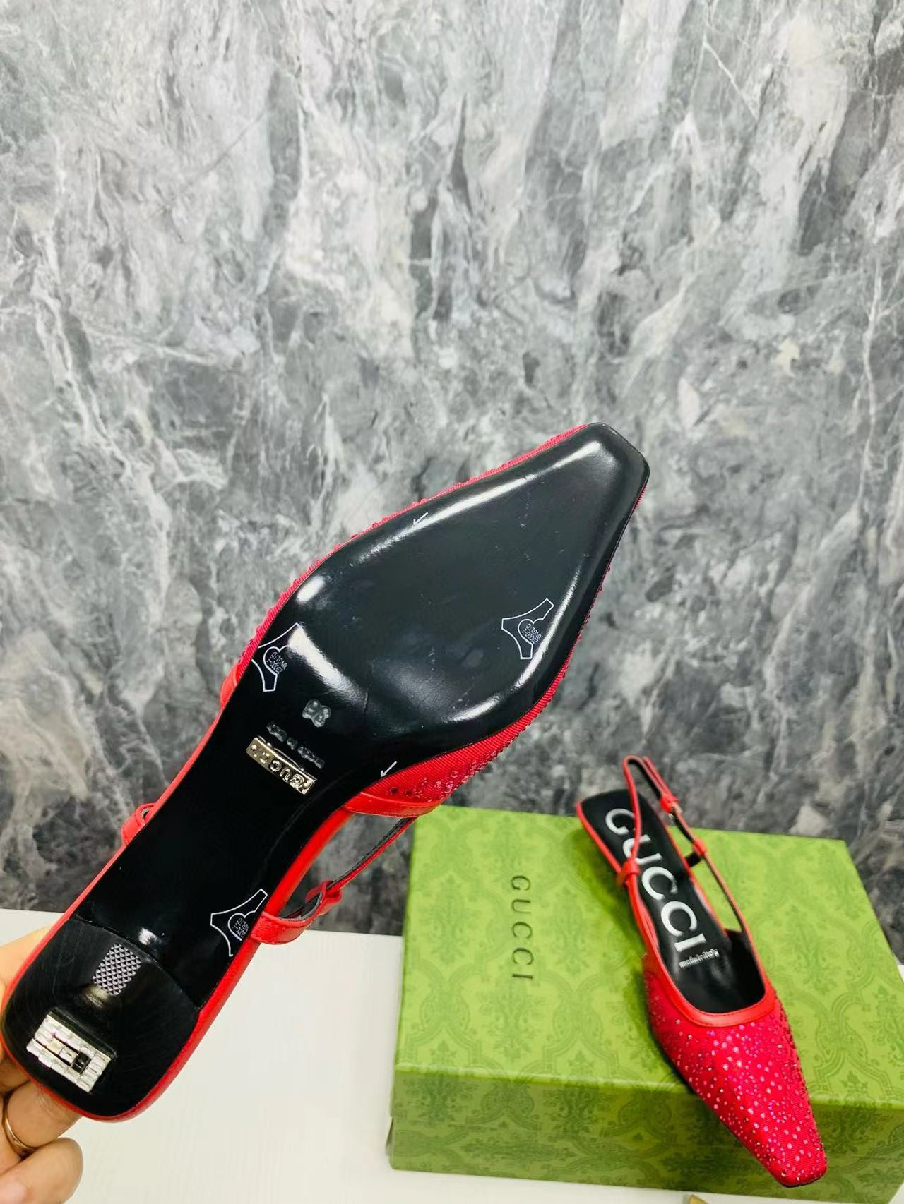 UA G*u*i SLINGBACK PUMP