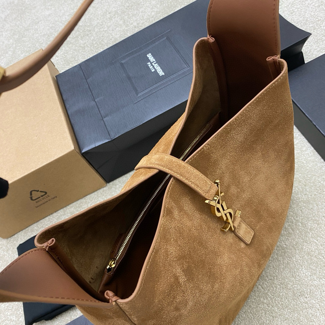 Y*L LE 5 À 7 S*pPLE LARGE IN SUEDE 30 X 31 X 13 CM