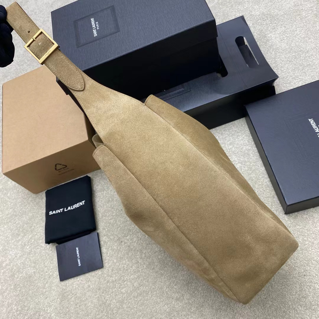 Y*L LE 5 À 7 S*pPLE LARGE IN SUEDE 30 X 31 X 13 CM