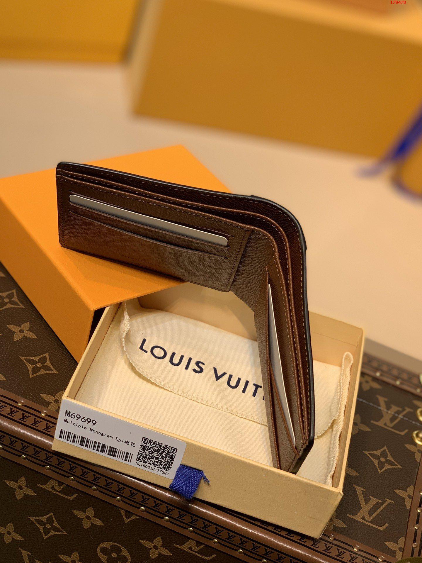 LV MULTIPLE WALLET M69699