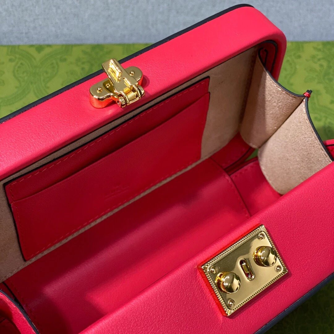 G*u*i Interlocking G mini bag