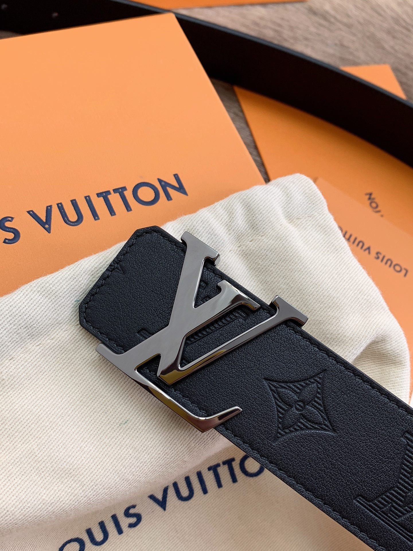 LV L0*is V*t0n 40MM BELT