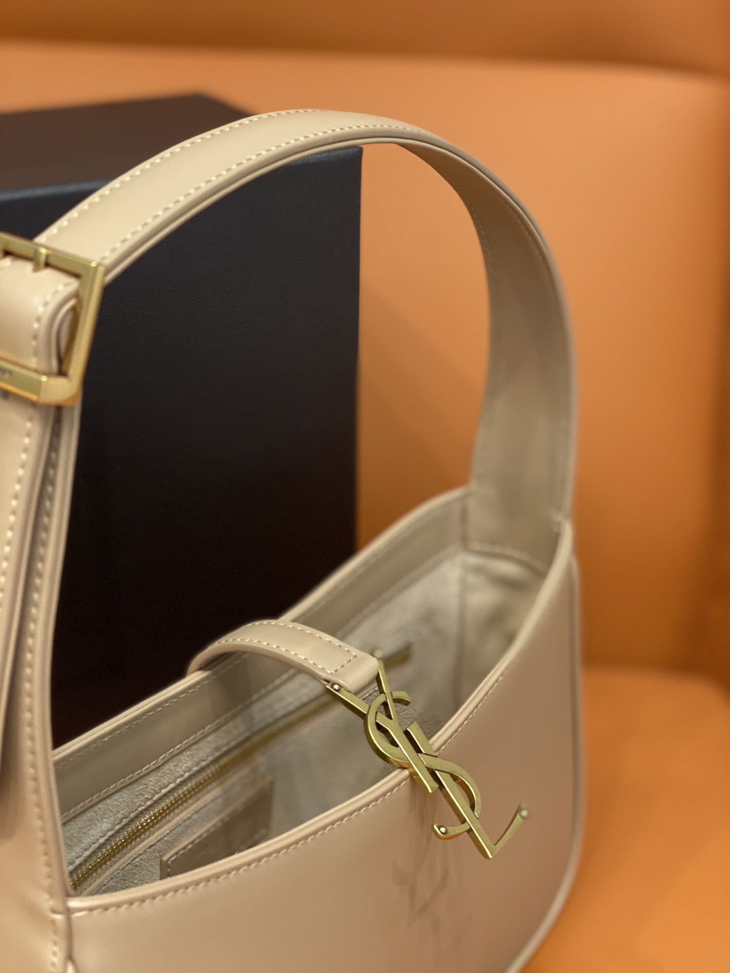 Y*L LE 5 À 7 IN SMOOTH LEATHER IVOIRE NATUREL 23 X 16 X 6.5 CM