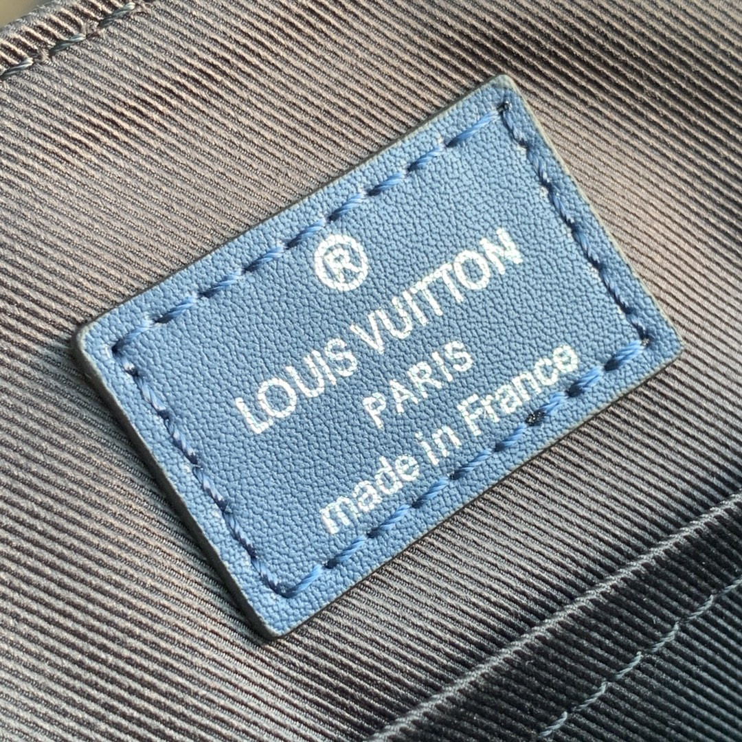 LV CHRISTOPHER MESSENGER M58475