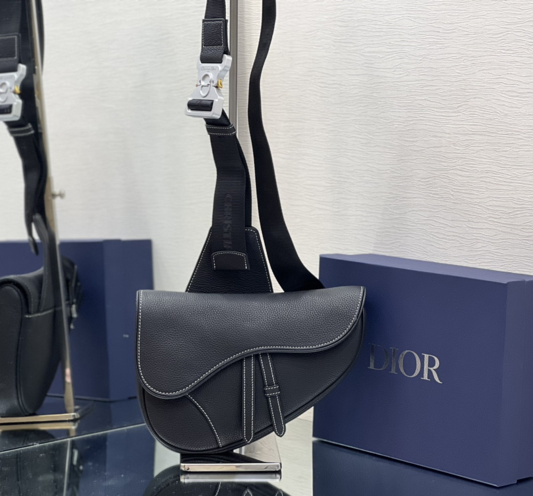 D*0r Saddle Bag Black Grained Calfskin 26 x 19 x 4.5 cm