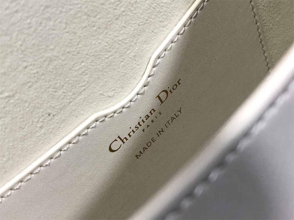 MEDIUM D*0r BOBBY BAG Latte Box Calfskin