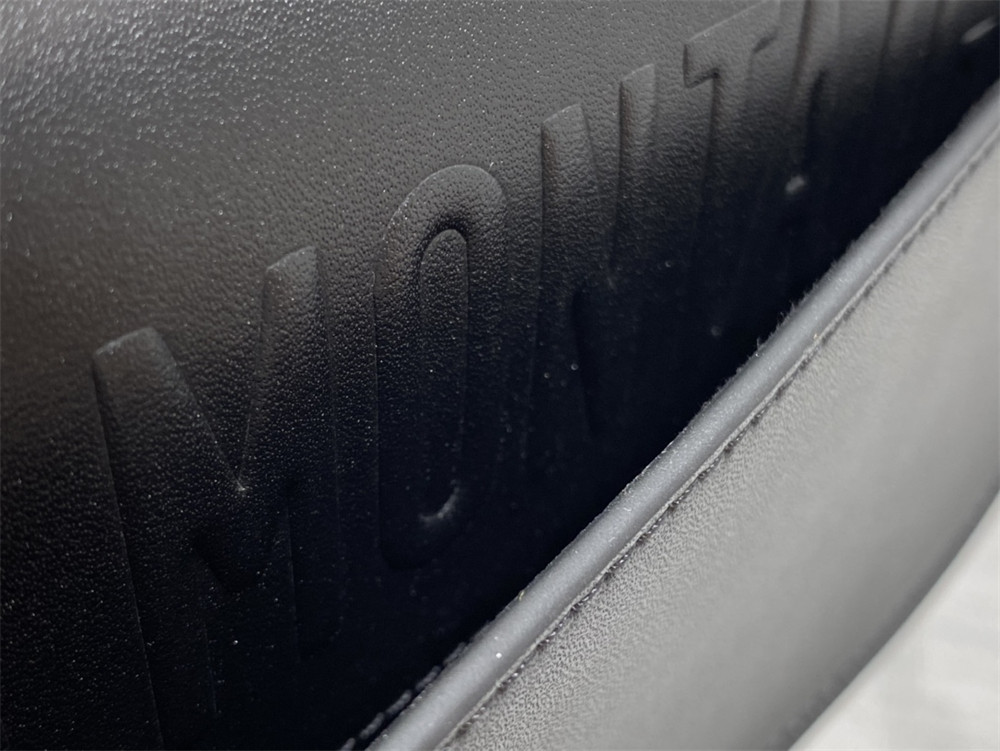 D*0r BOBBY EAST-WEST BAG Latte Box Calfskin black