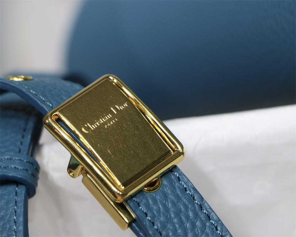 MEDIUM D*0r BOBBY BAG Blue Grained Calfskin