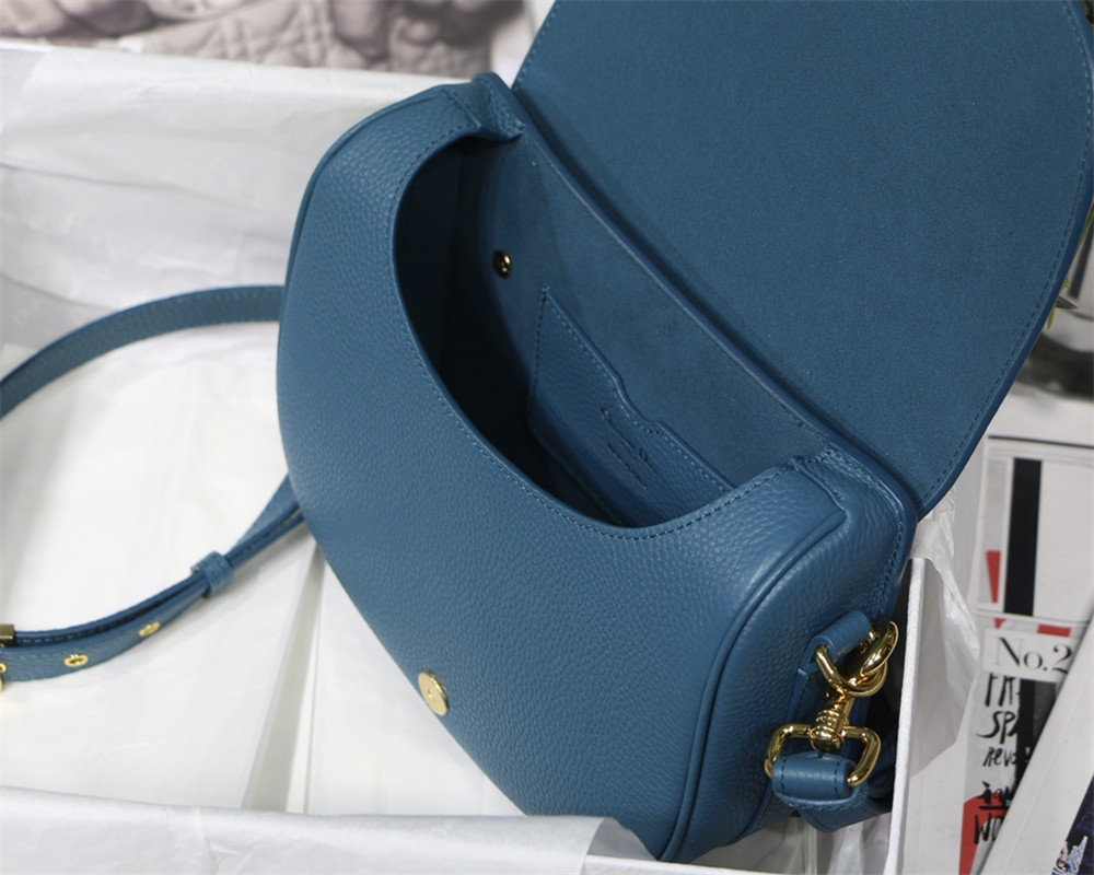 MEDIUM D*0r BOBBY BAG Blue Grained Calfskin