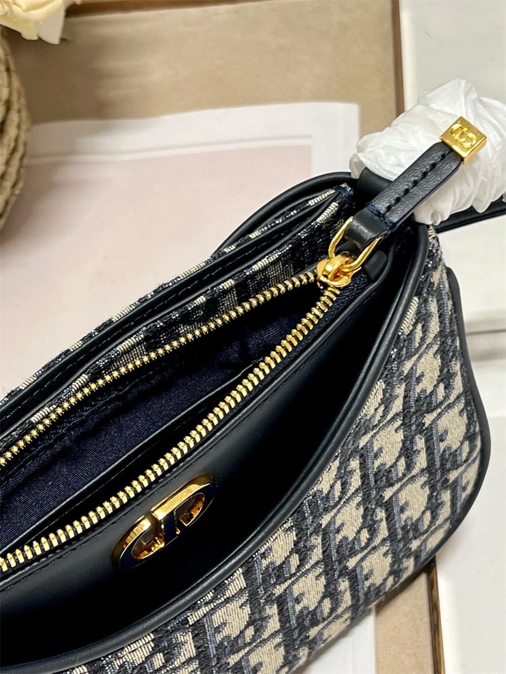 D*0r 30 MONTAIGNE AVENUE BAG Blue D*0r Oblique Jacquard 22.5 x 12.5 x 6.5 cm