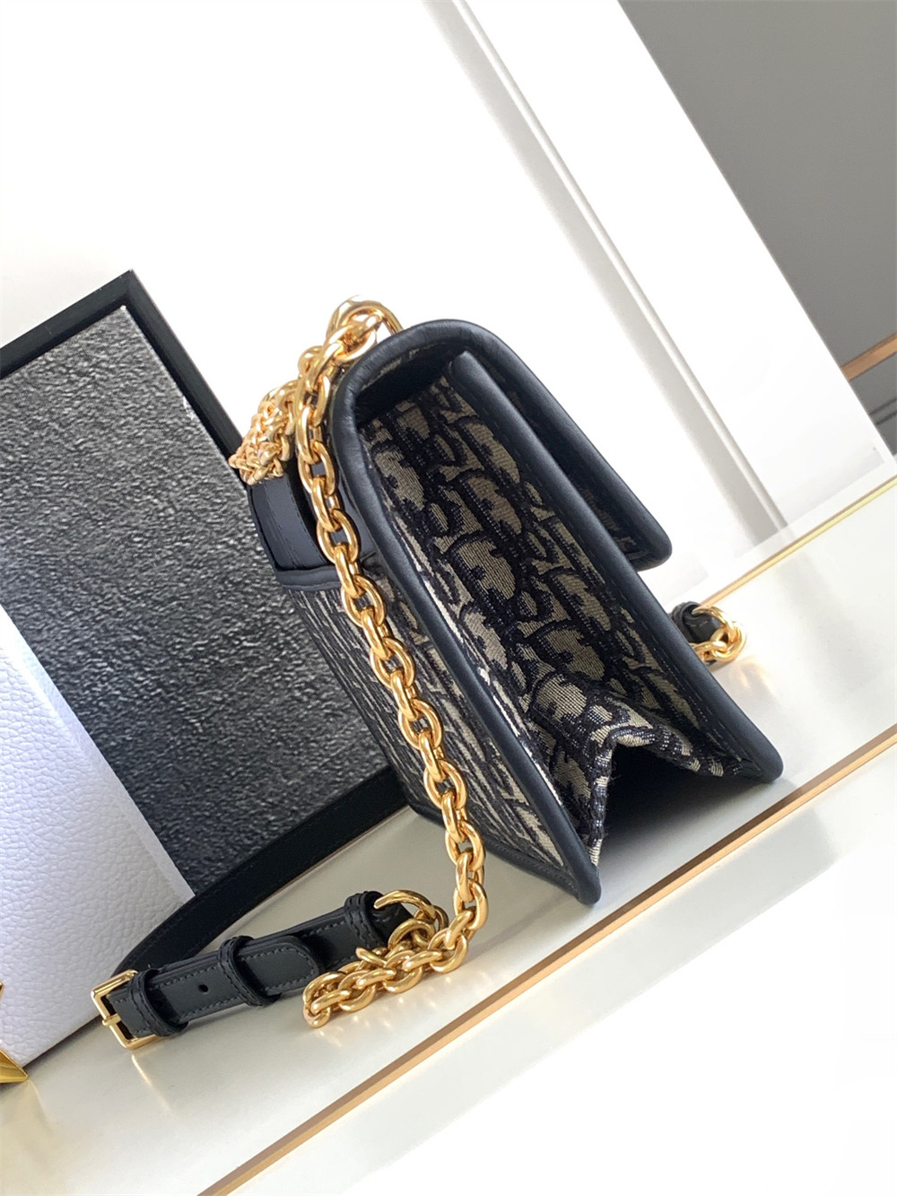 D*0r 30 MONTAIGNE EAST-WEST BAG WITH CHAIN Blue D*0r Oblique Jacquard 25x16.5x8 cm