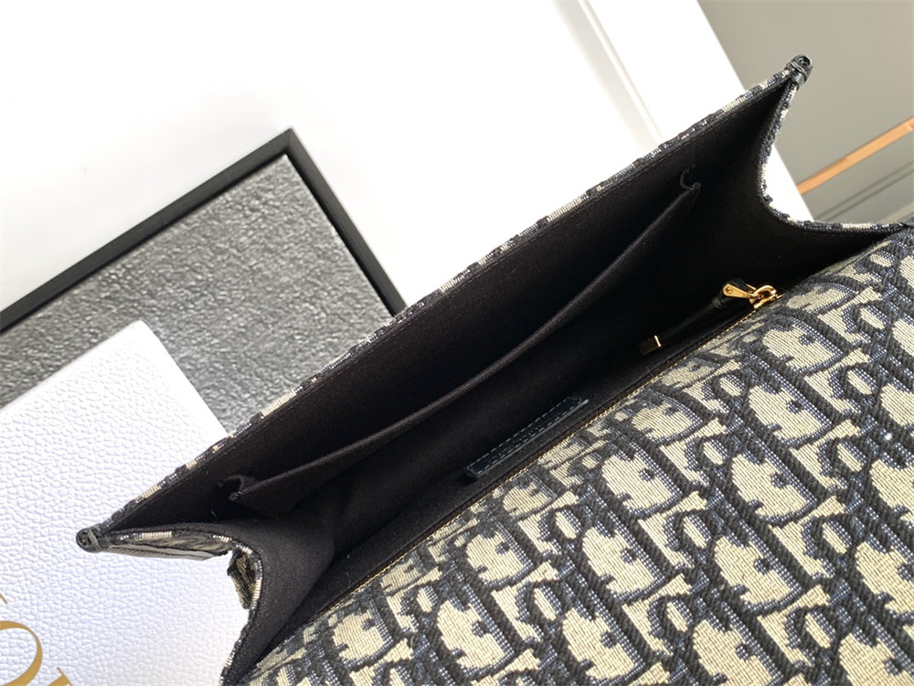 D*0r 30 MONTAIGNE EAST-WEST BAG WITH CHAIN Blue D*0r Oblique Jacquard 25x16.5x8 cm