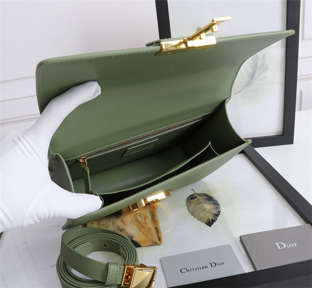 D*0r 30 MONTAIGNE CHAIN BAG Grained Green