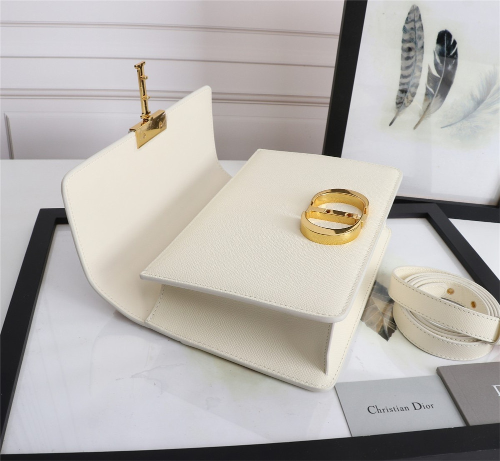 D*0r 30 MONTAIGNE CHAIN BAG Grained White