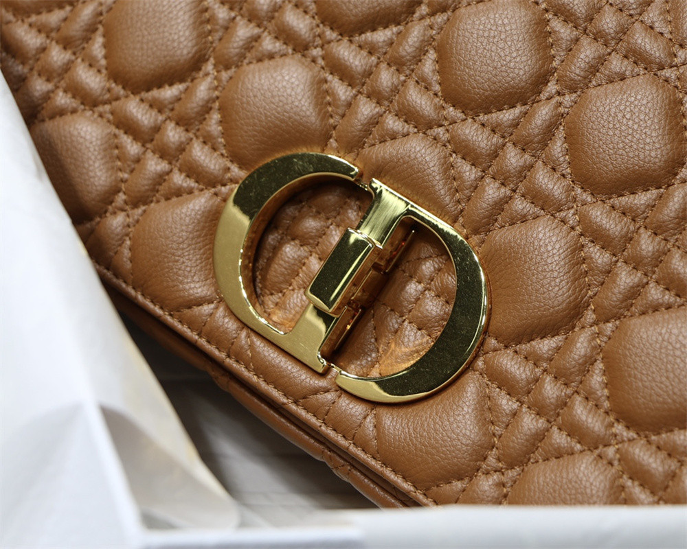 MEDIUM D*0r CARO BAG Caramel S*pple Cannage Calfskin 25.5 x 15.5 x 8 cm