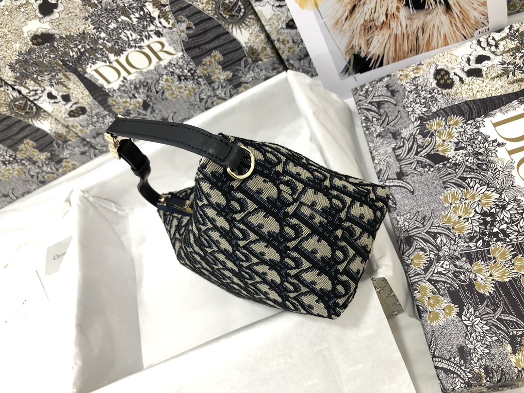 Medium D*0r travel Nomad Pouch