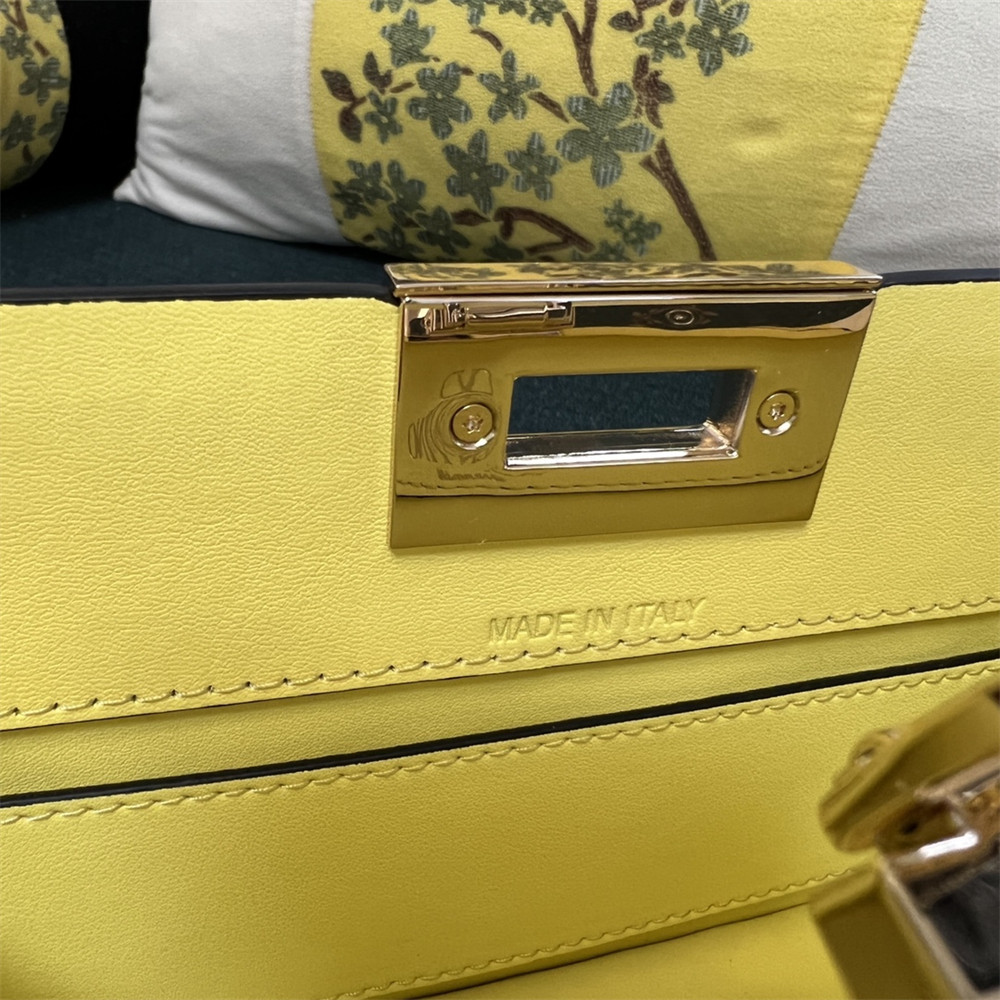 va*t*no GARAVANI ROCKSTUD23 SMALL SMOOTH CALFSKIN SHOULDER BAG YELLOW