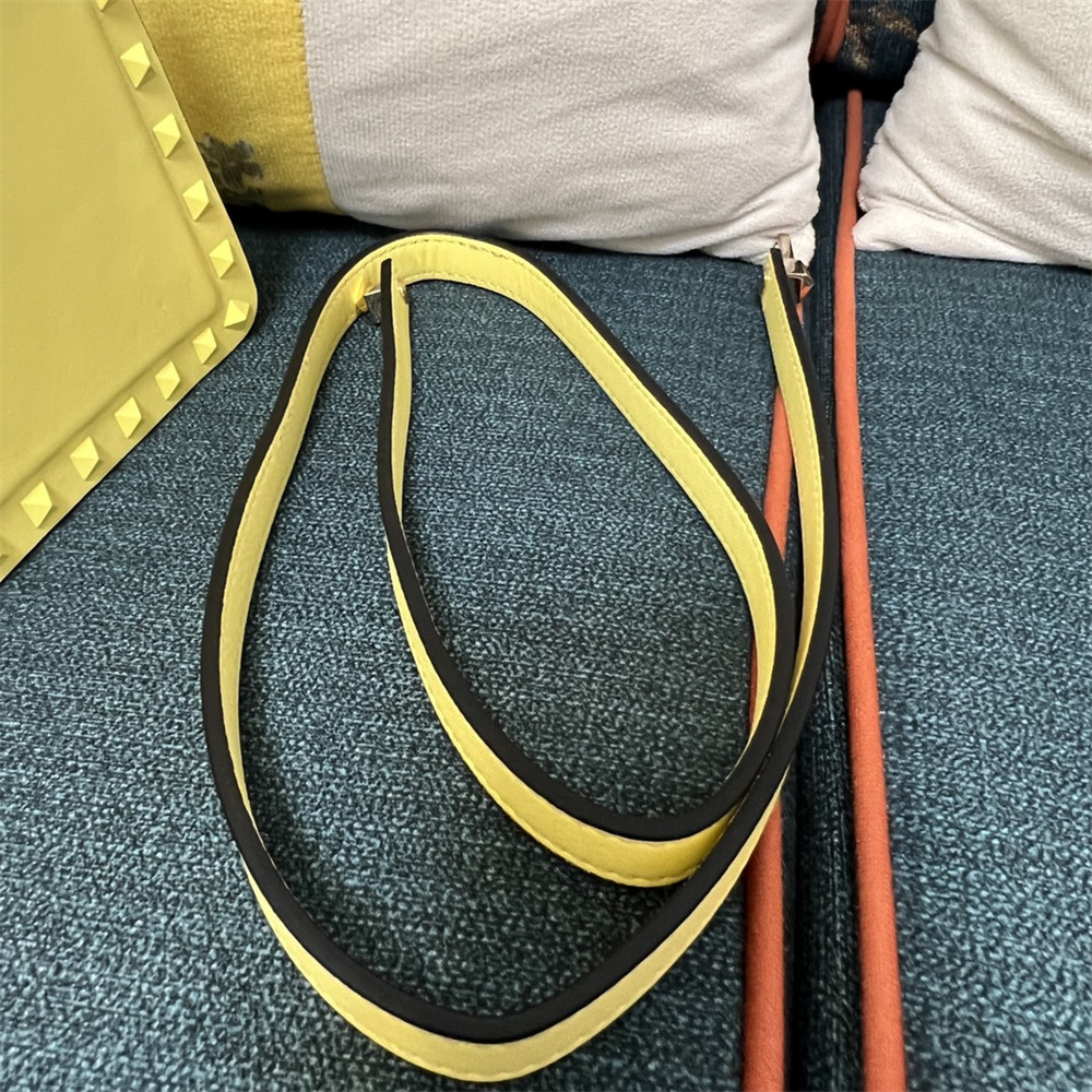 va*t*no GARAVANI ROCKSTUD23 SMALL SMOOTH CALFSKIN SHOULDER BAG YELLOW