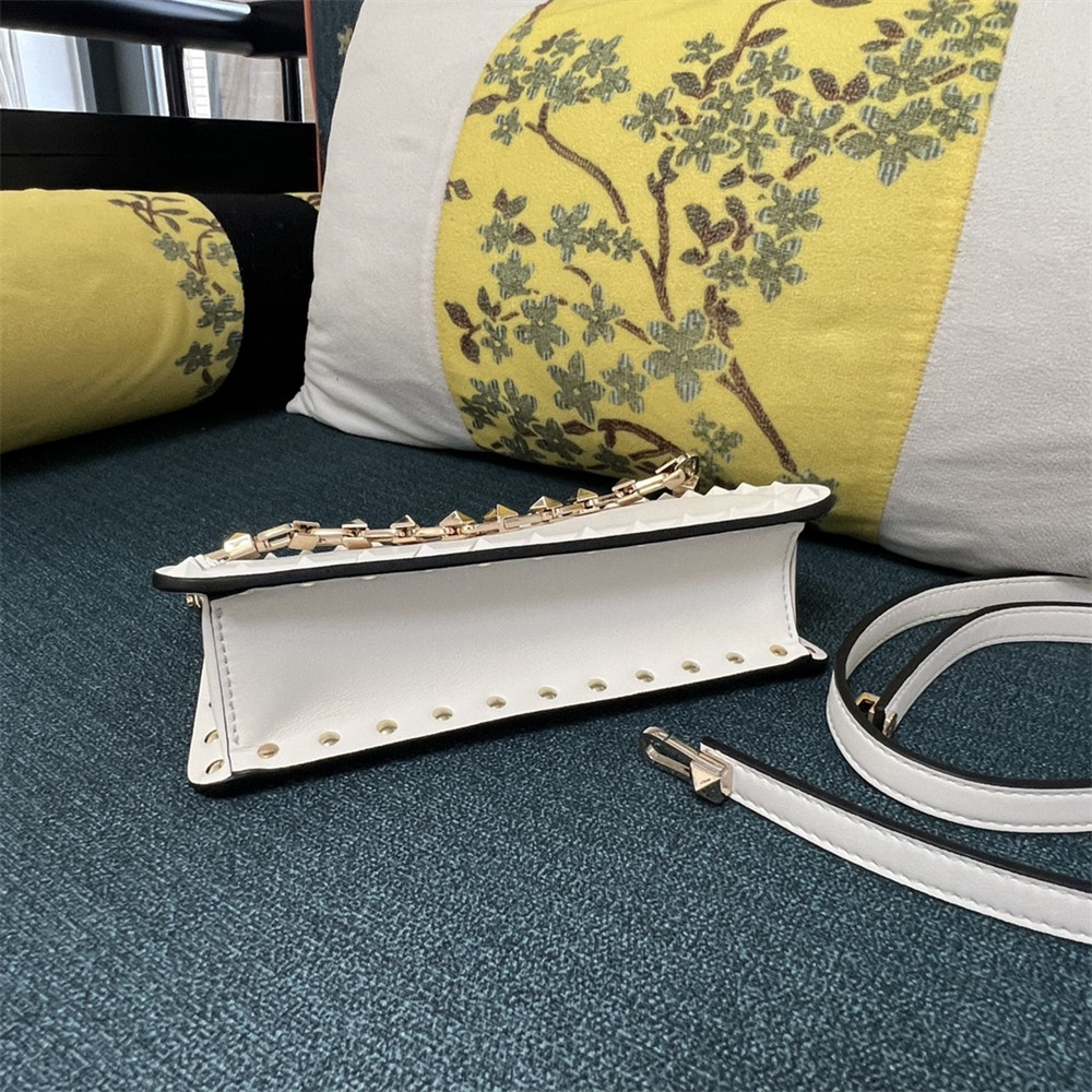 va*t*no GARAVANI ROCKSTUD23 SMALL SMOOTH CALFSKIN SHOULDER BAG IVORY